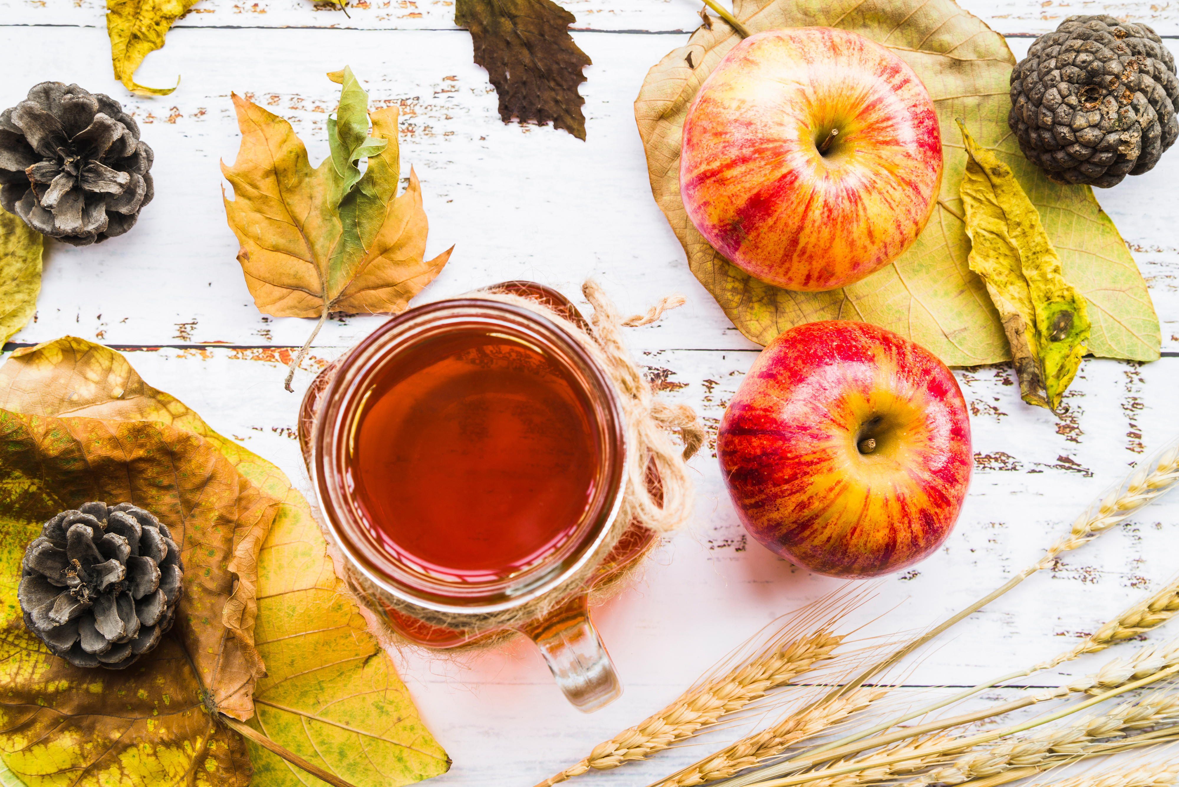 Free photo Apples, tea and bumps