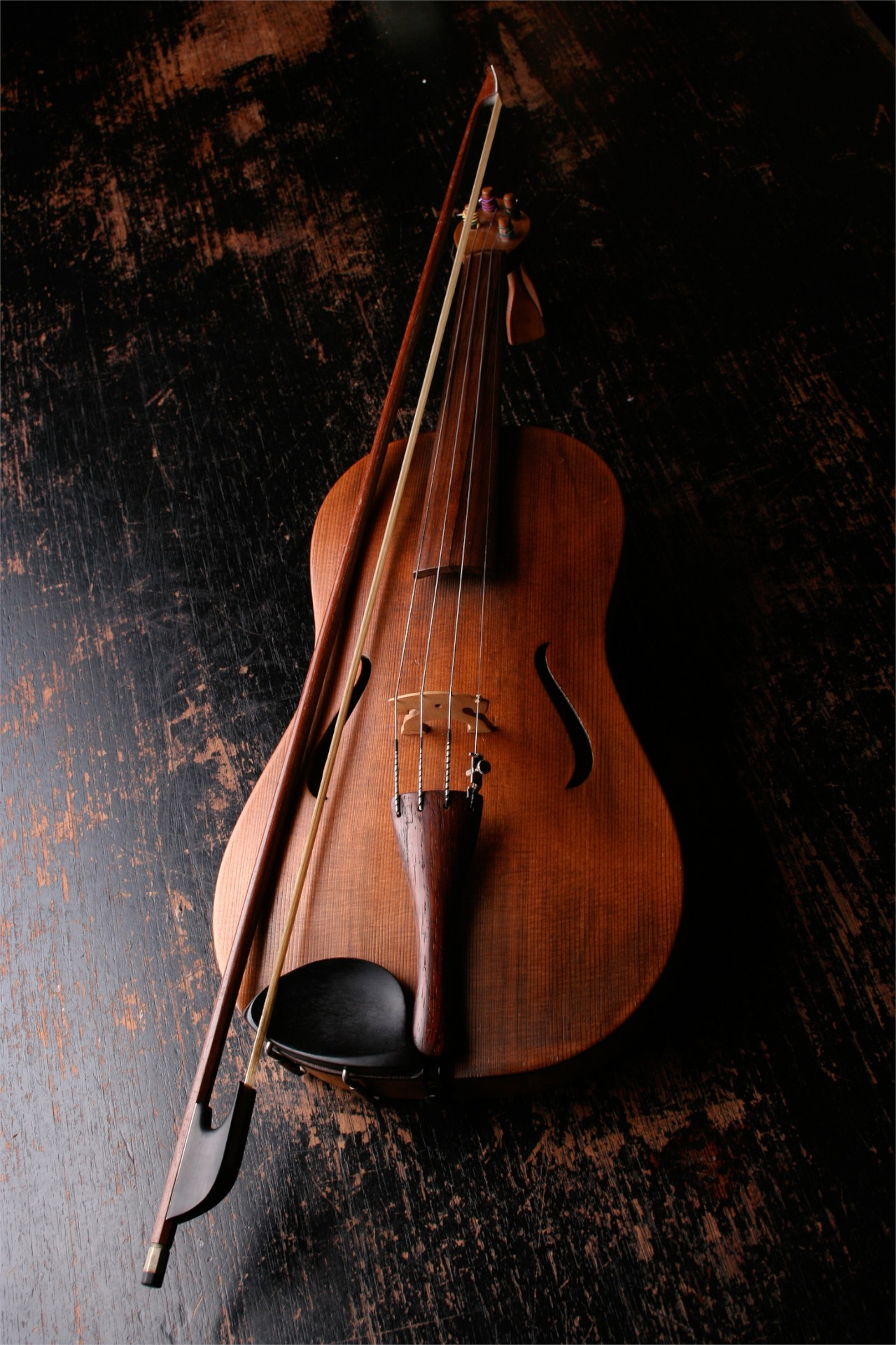 Wallpapers violin bogen table on the desktop