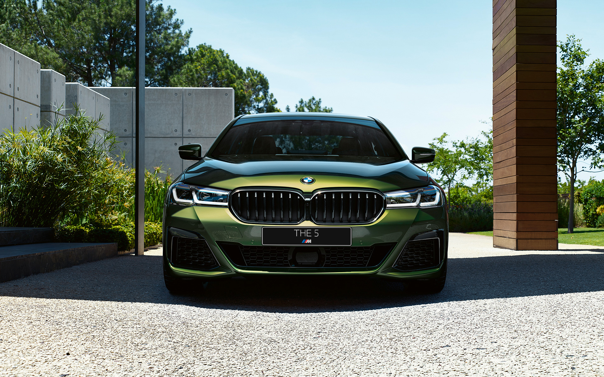 Free photo BMW M5 F90 Restyling in khaki