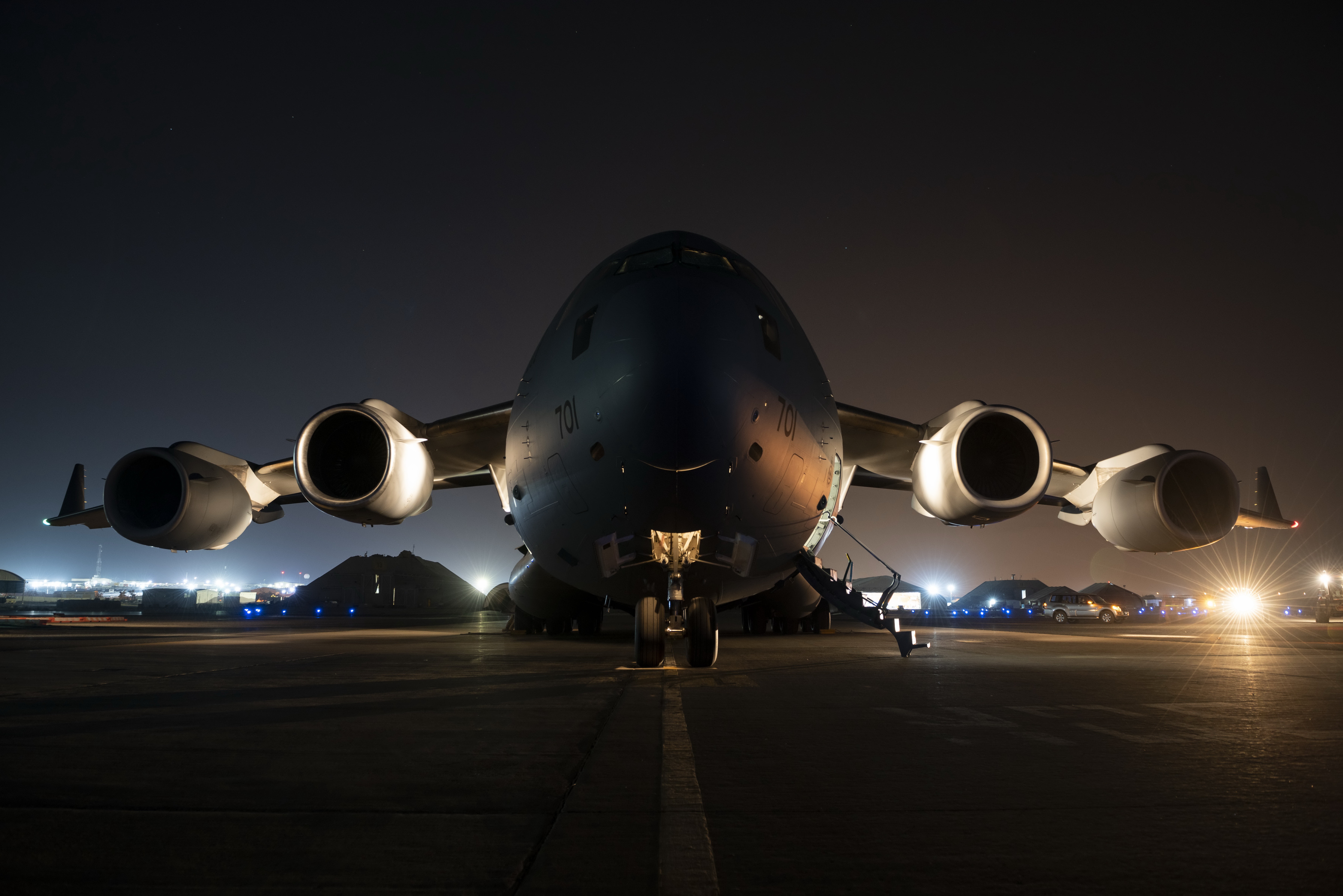 Free photo Big cargo plane on the runway.