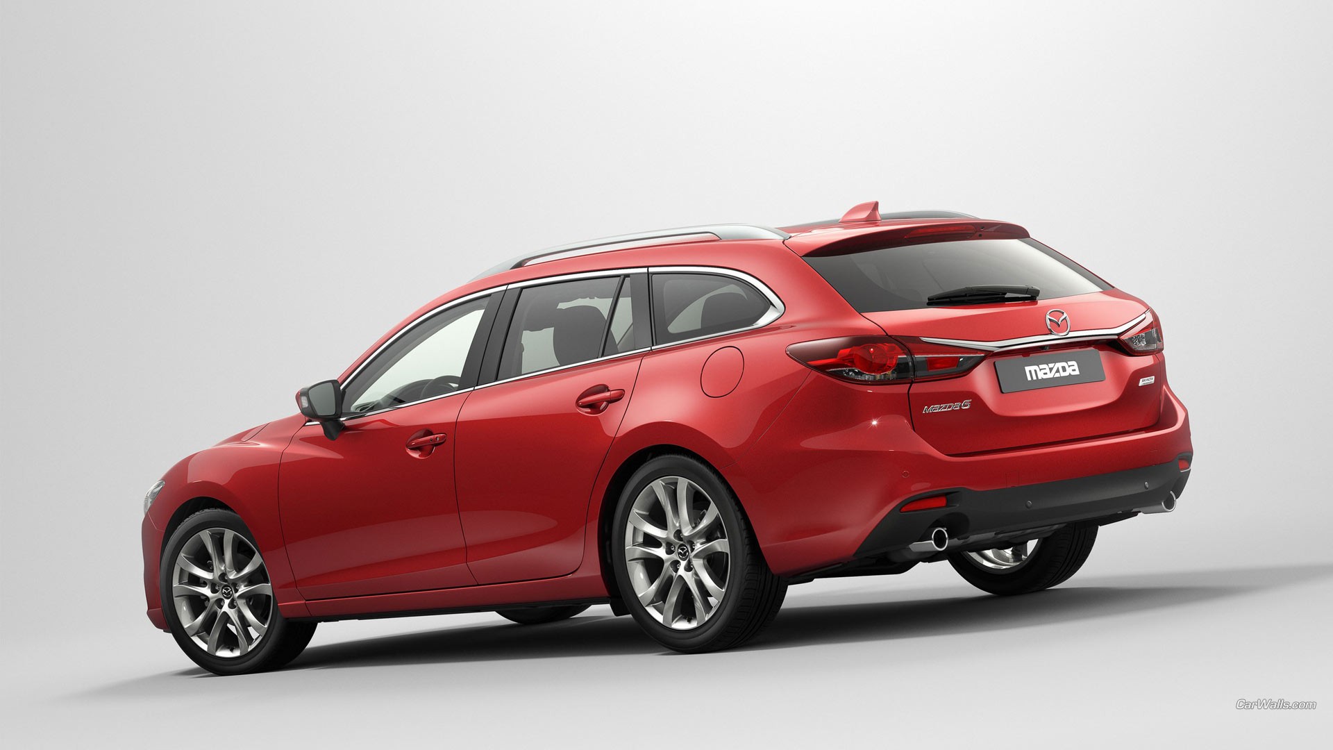 Бесплатное фото Красная mazda 6 в кузове седан