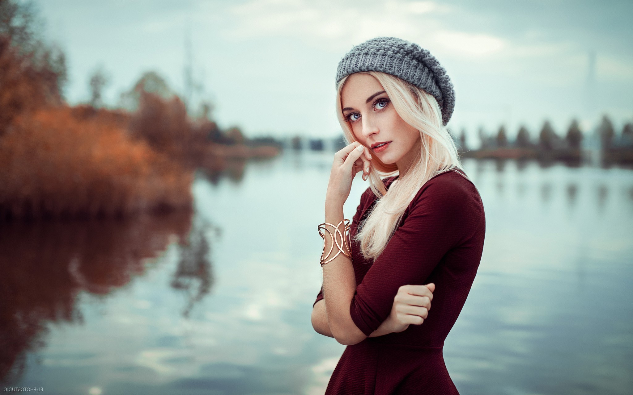 Free photo A girl in a red dress with a knit hat.