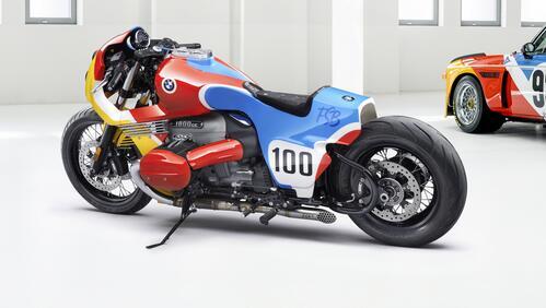 Бесплатное фото Мотоцикл BMW 1.8 CSL Art Bike