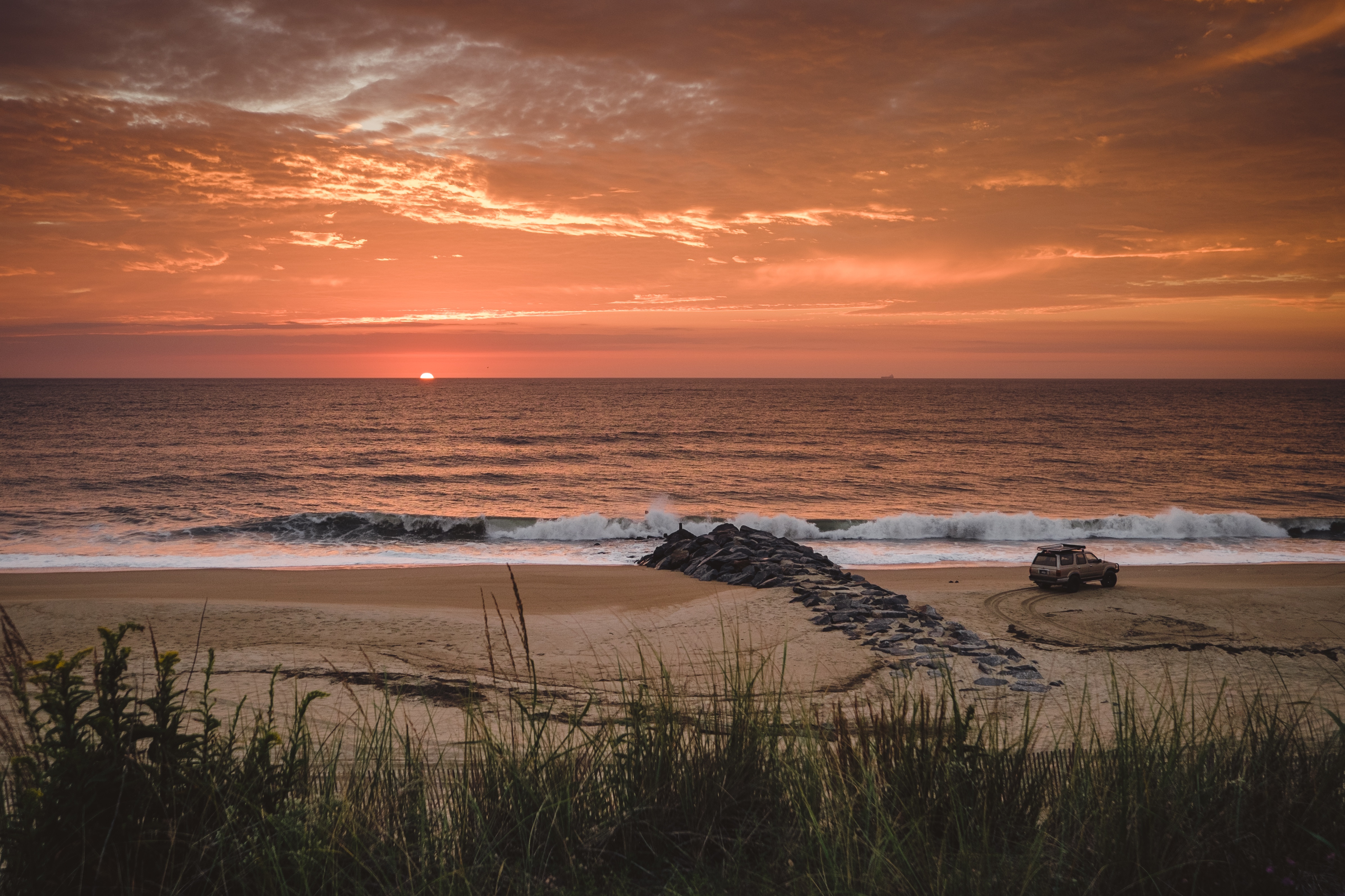 Free photo Picture of the sun setting on the sea