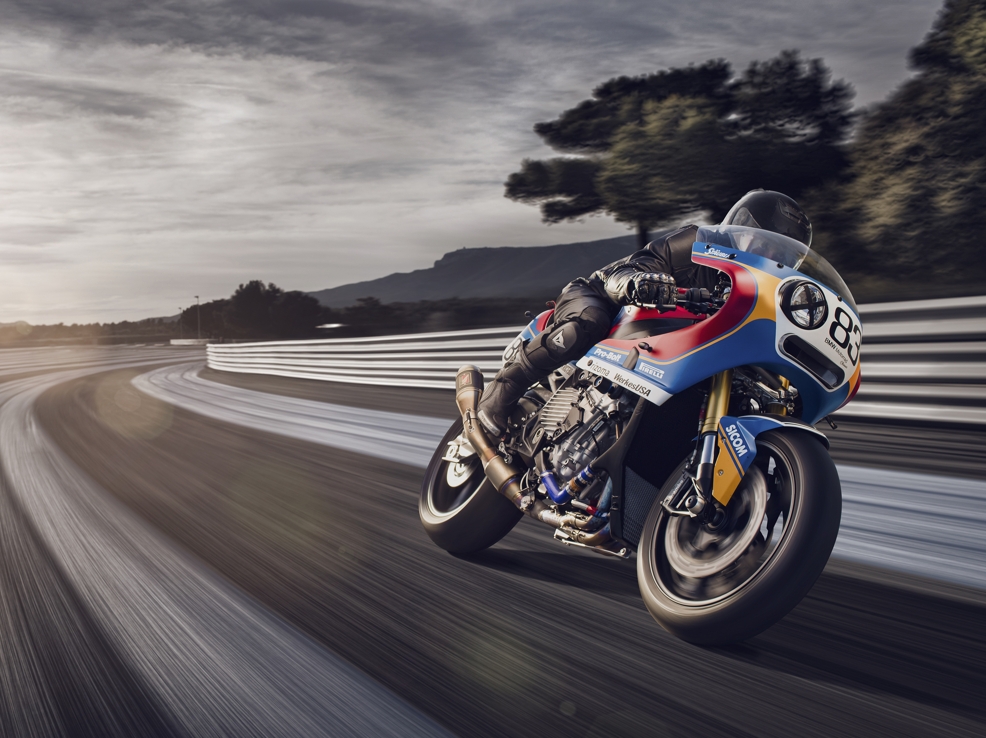 Free photo BMW s 1000 rr sports bike in motion