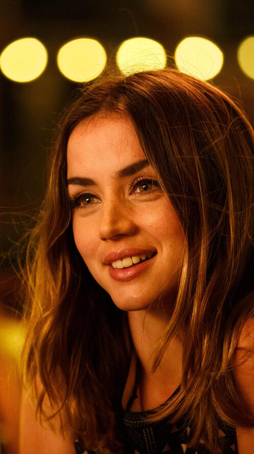 Ануста жанып тұрған шам Порно трейлер порно жұлдыз Мерседес