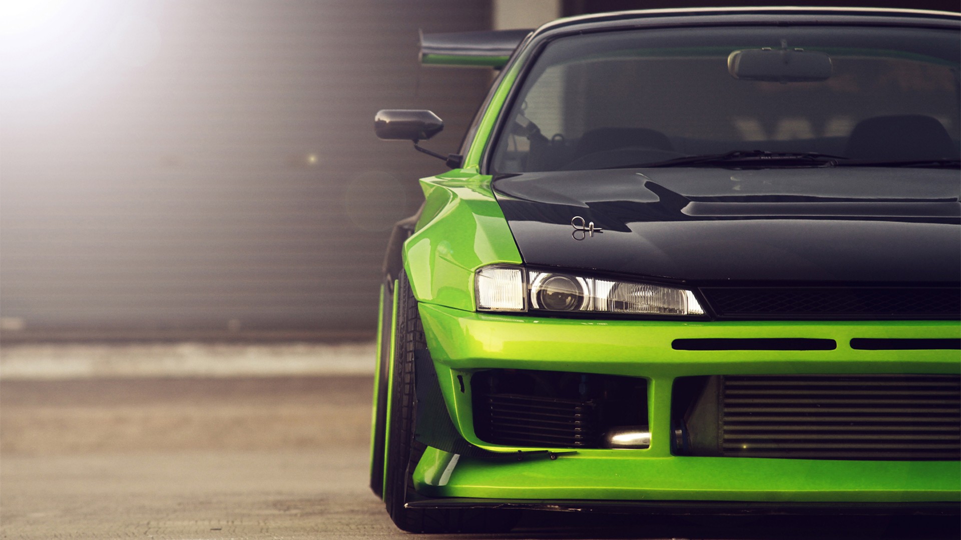 Free photo A bright green Nissan Silvia