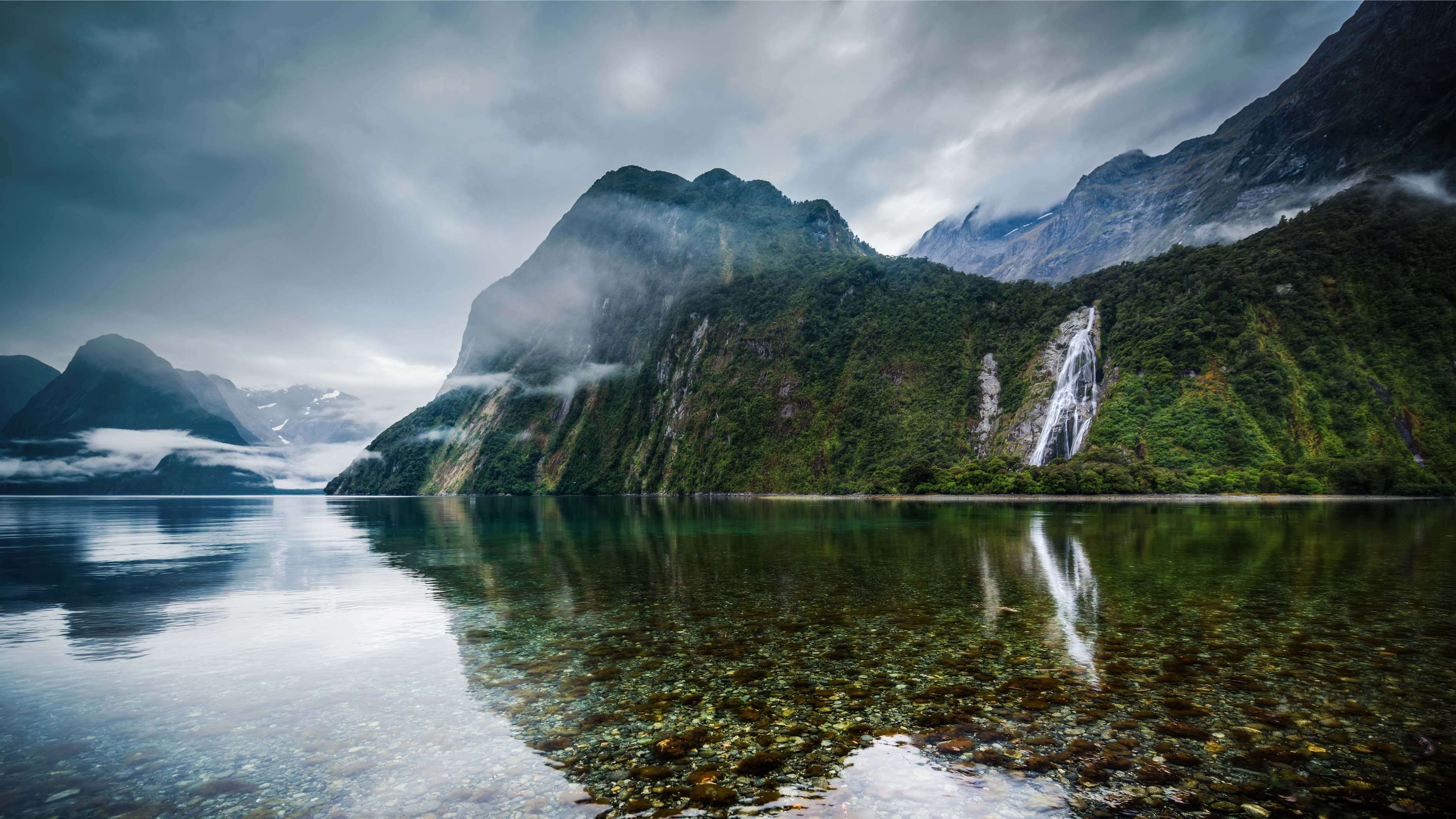 Free photo Crystal clear water off the coast of New Zealand