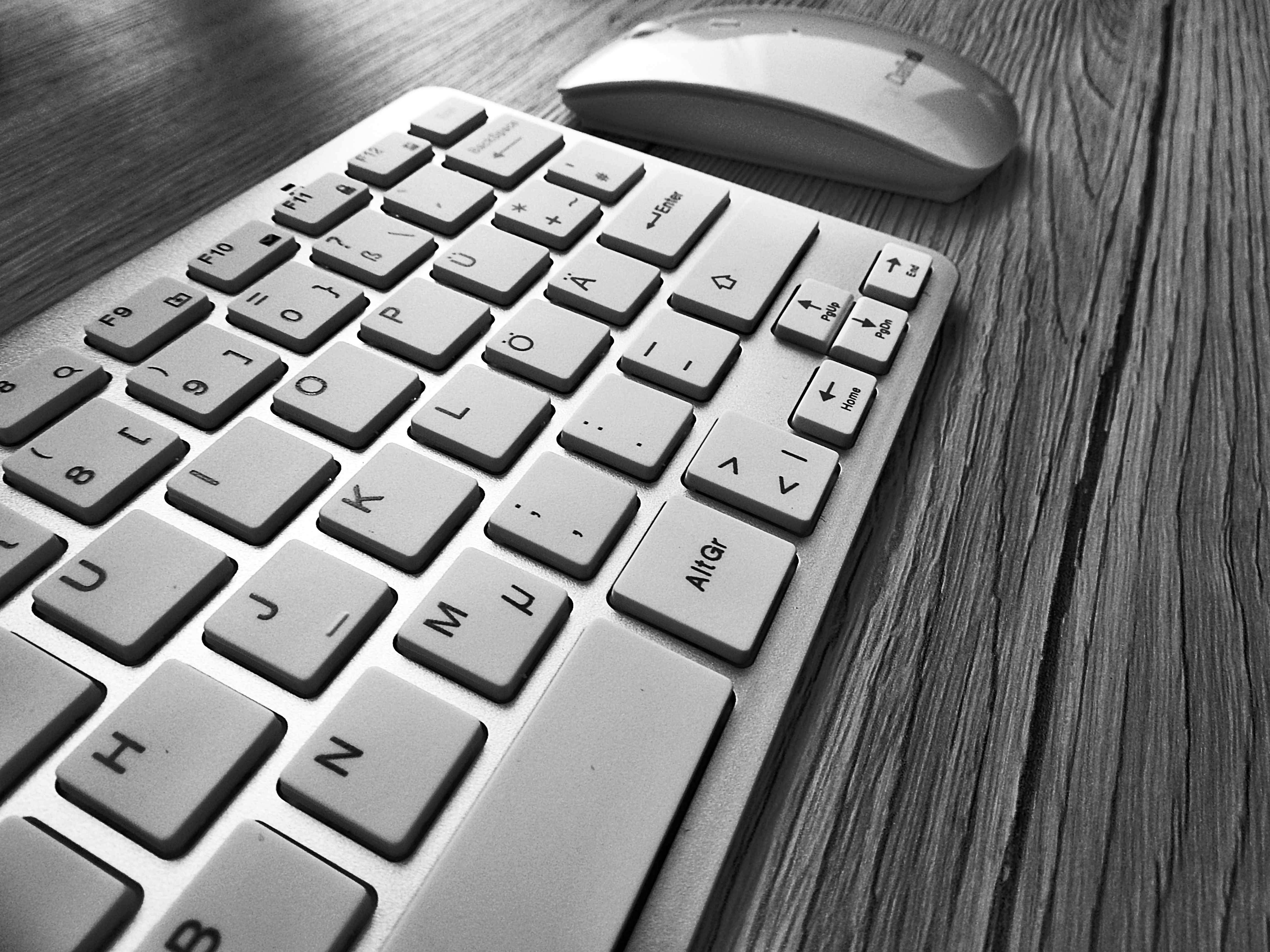 Wallpapers desk black and white keyboard on the desktop