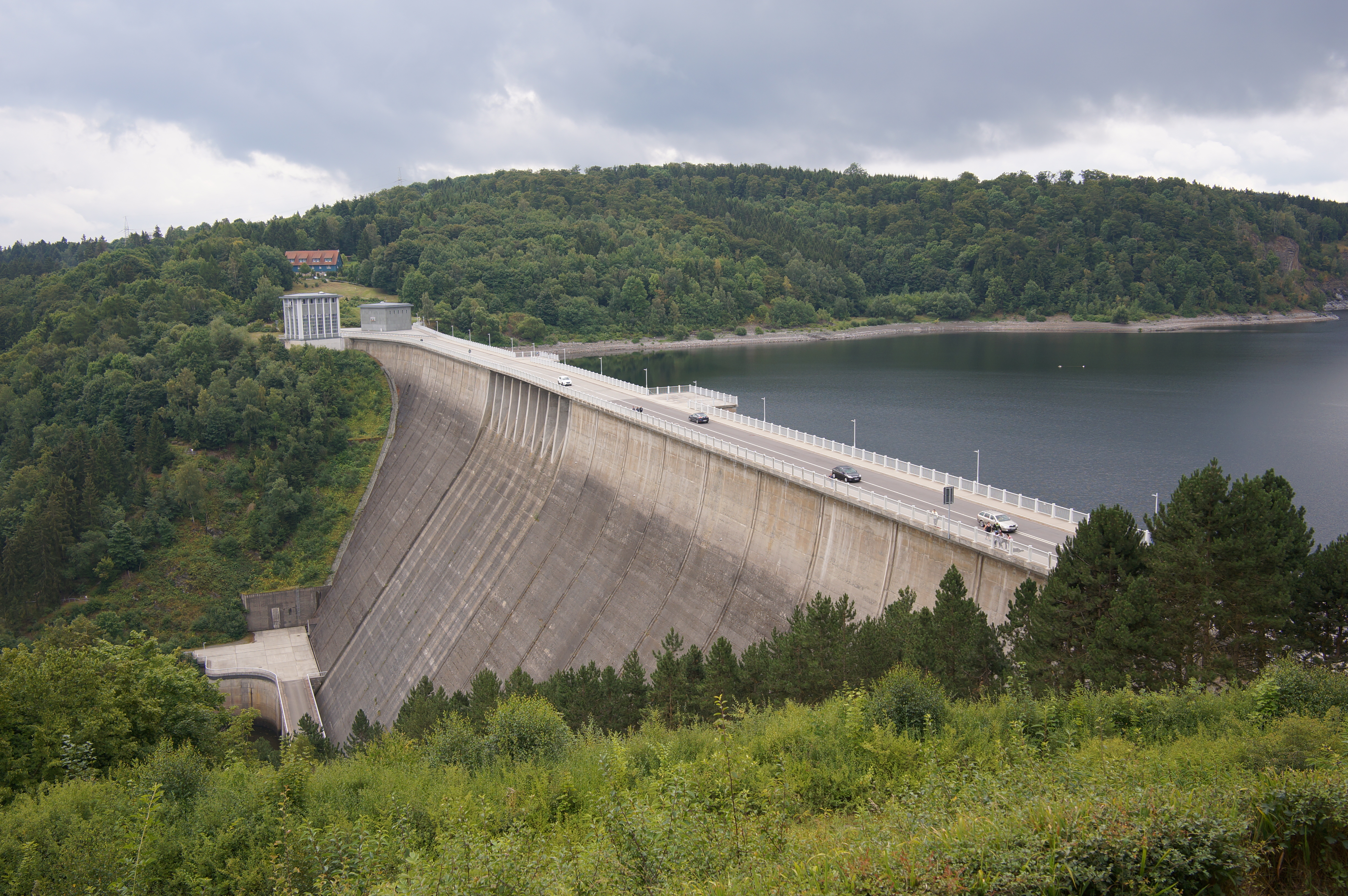 Free photo A dam in Germany on which the highway runs