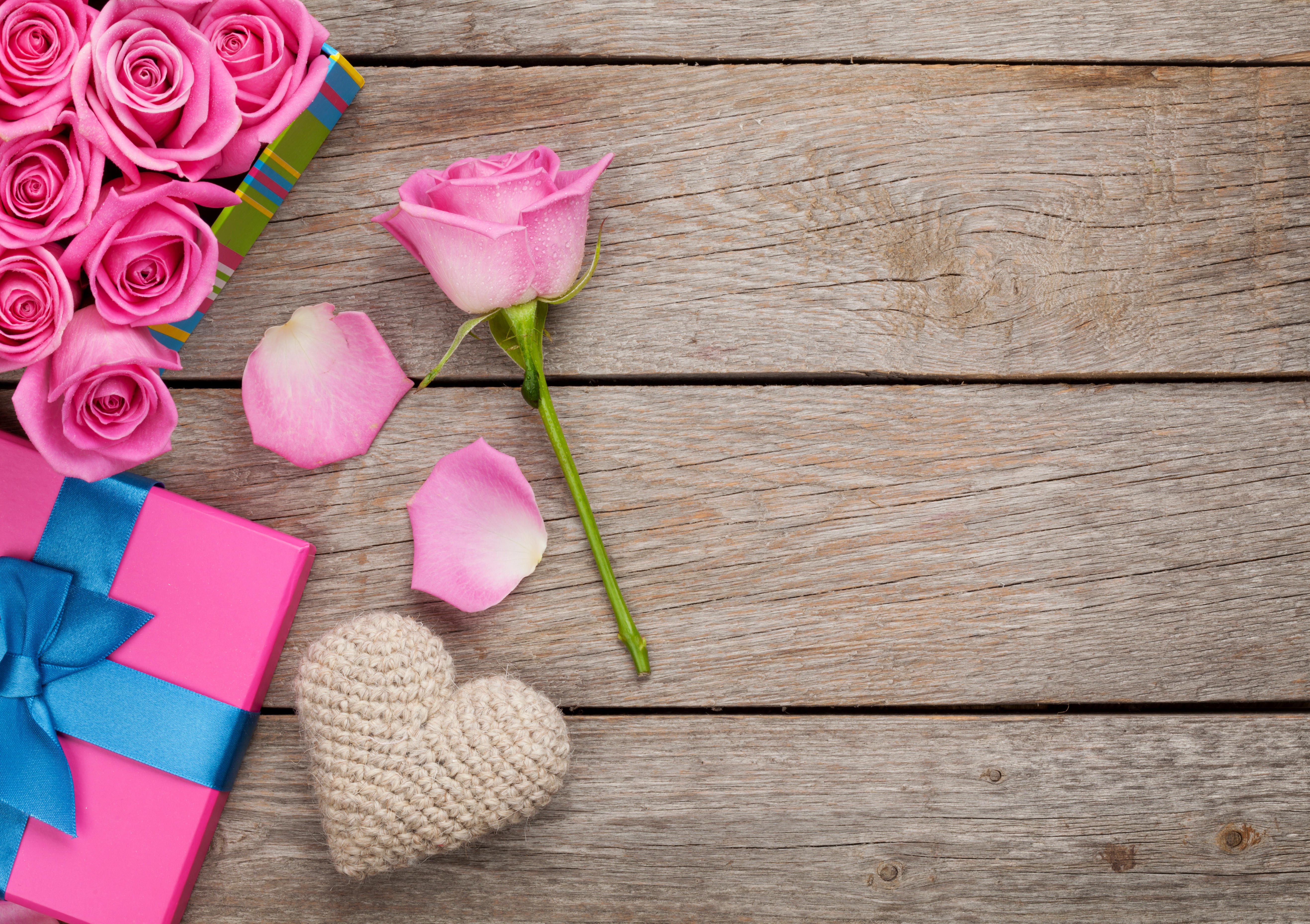 Free photo Pink roses for Valentine`s Day