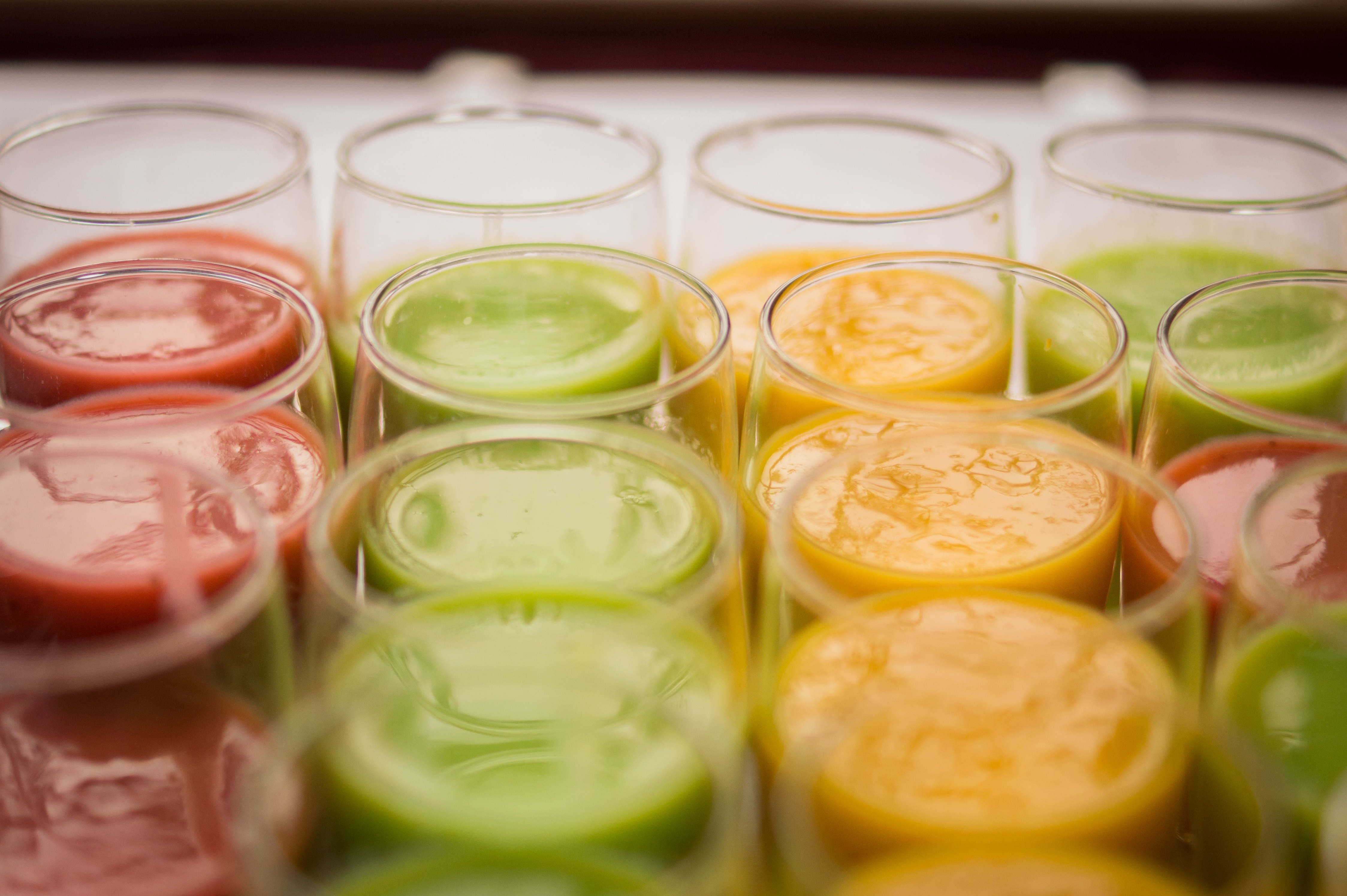 Free photo Glasses with freshly squeezed juice