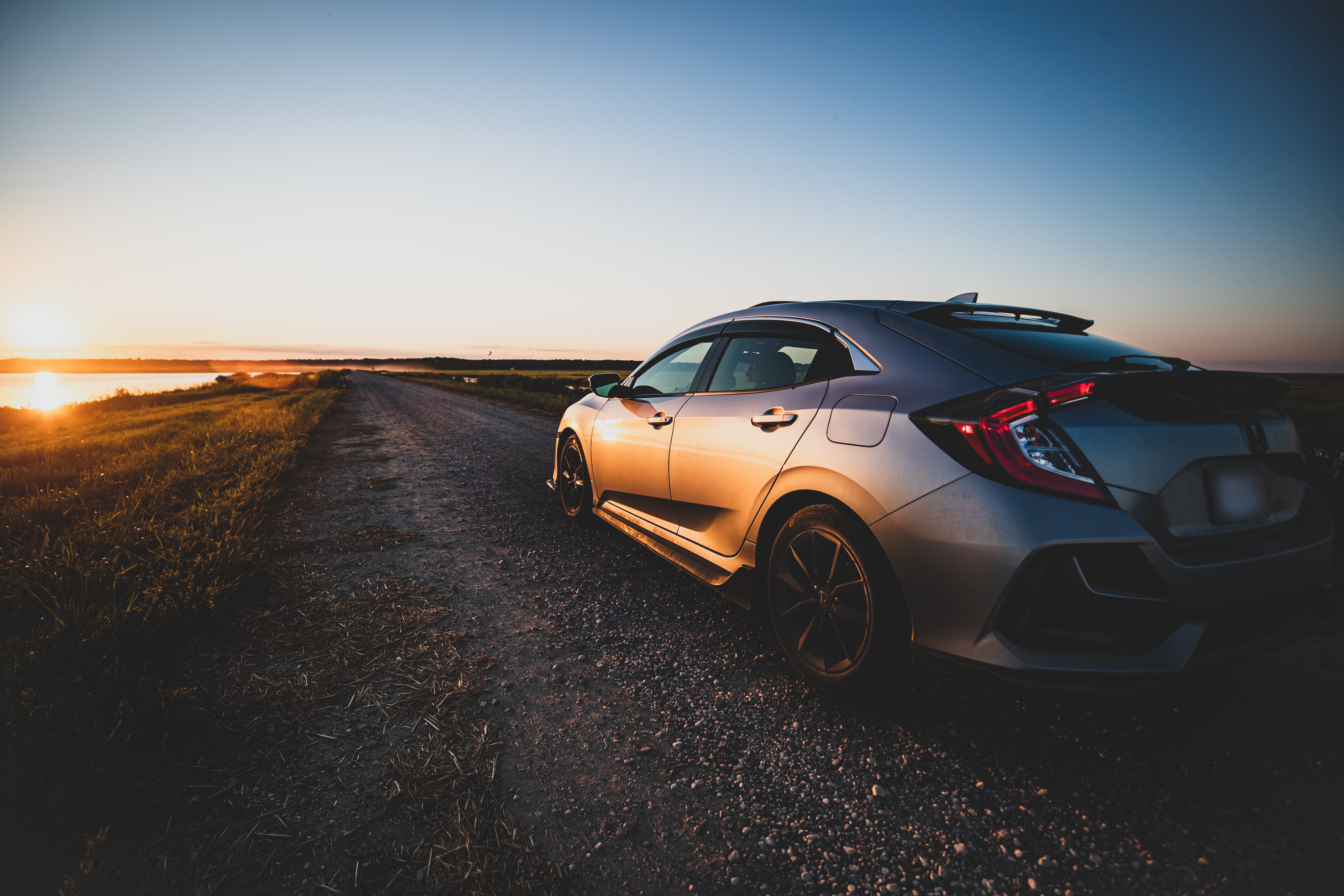 Free photo A gray Honda during sunset