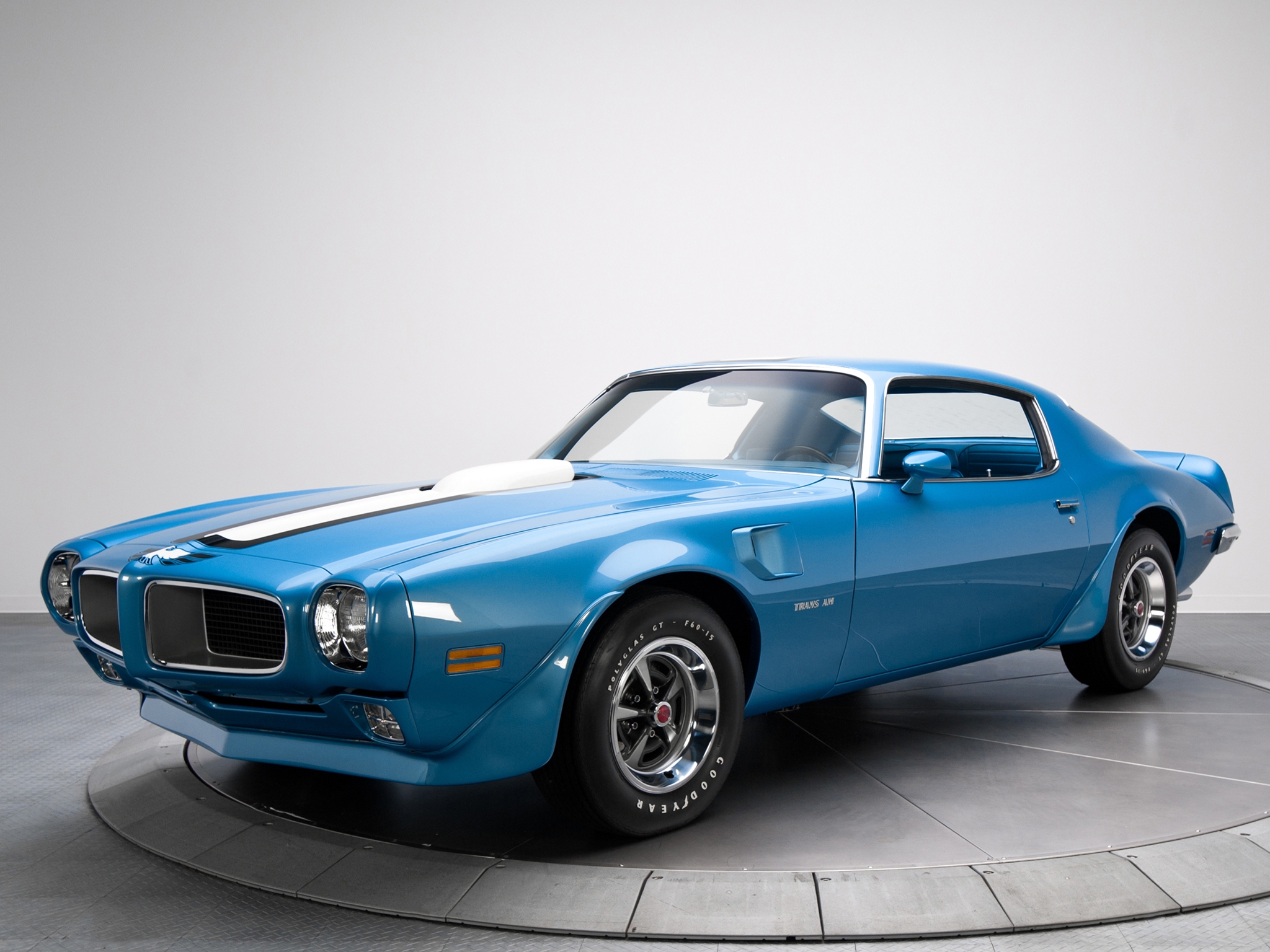 Free photo Blue 1970 pontiac firebird.