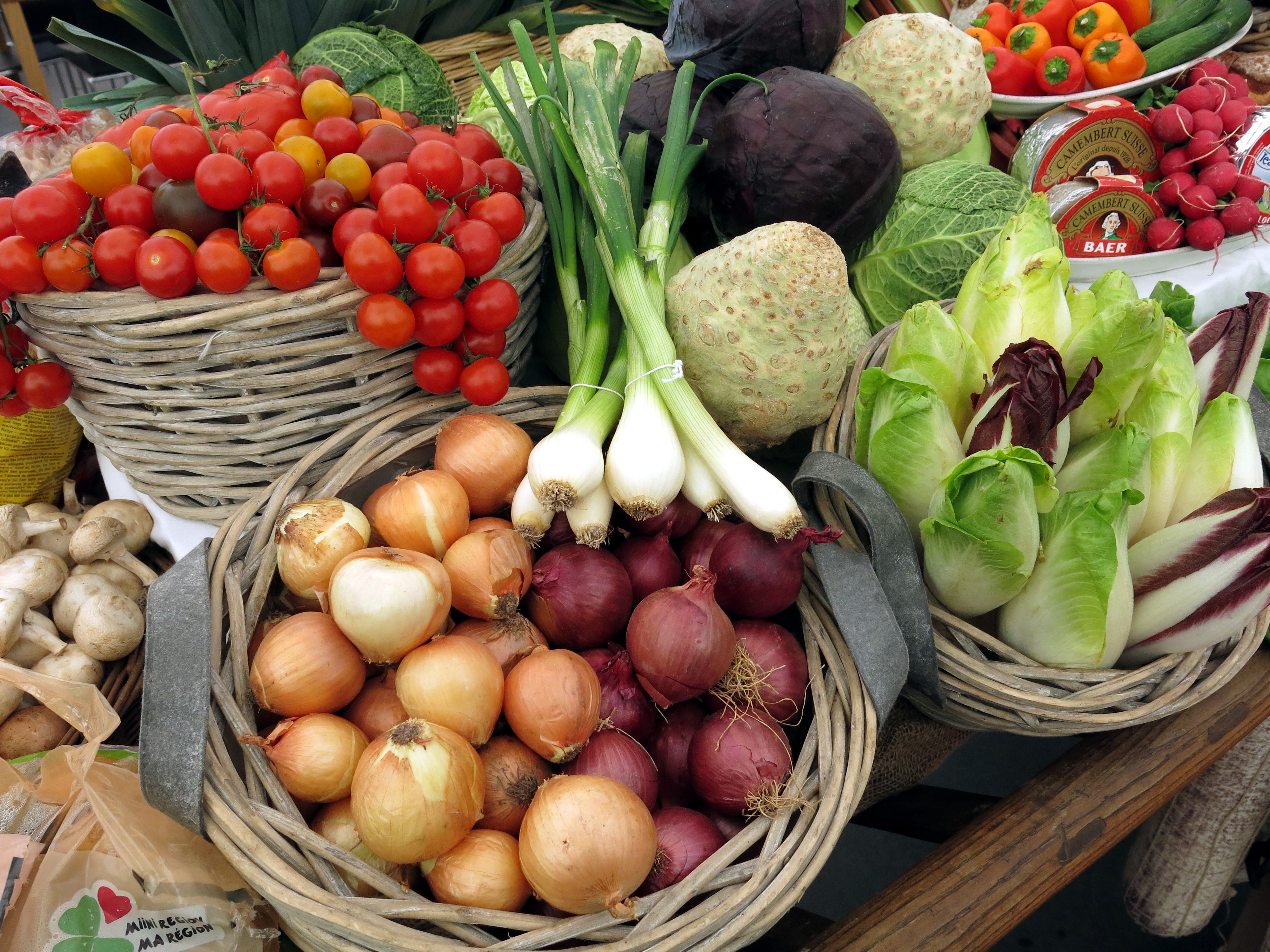 Free photo Assortment of vegetables in the grocery market