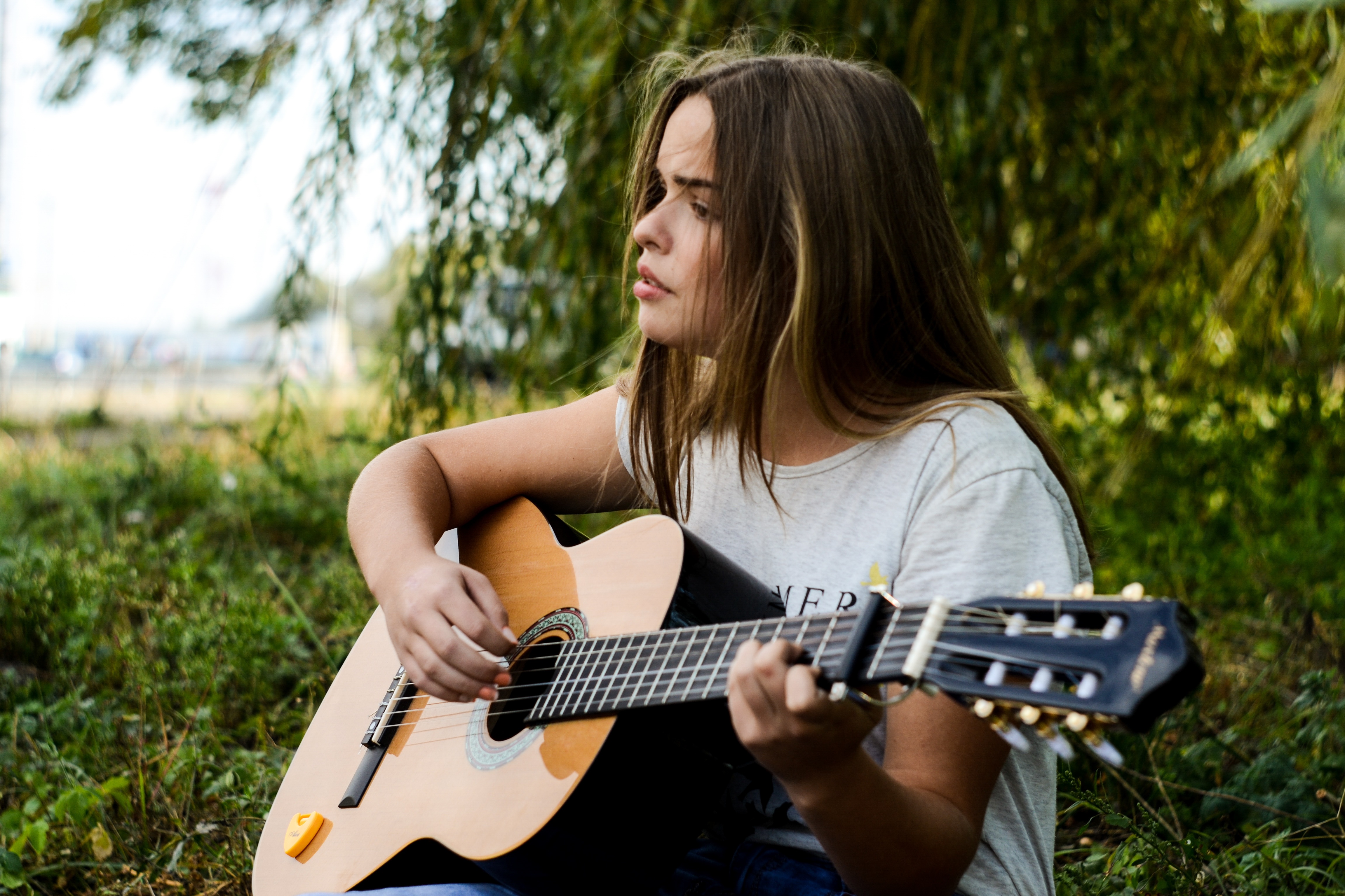 Free photo A girl with a guitar in nature