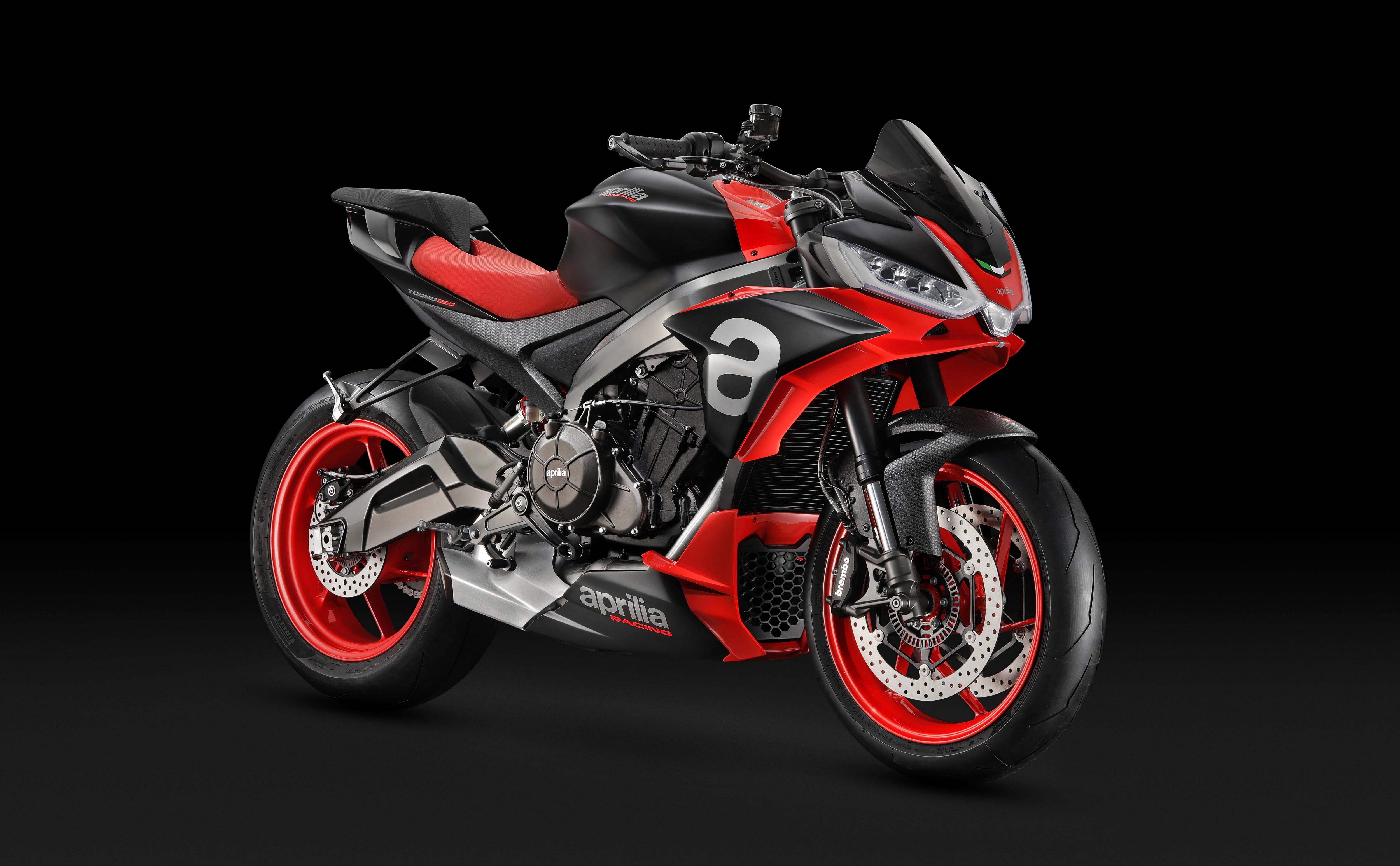 Free photo Aprilia Tuono 660 Concept sport bike in red color