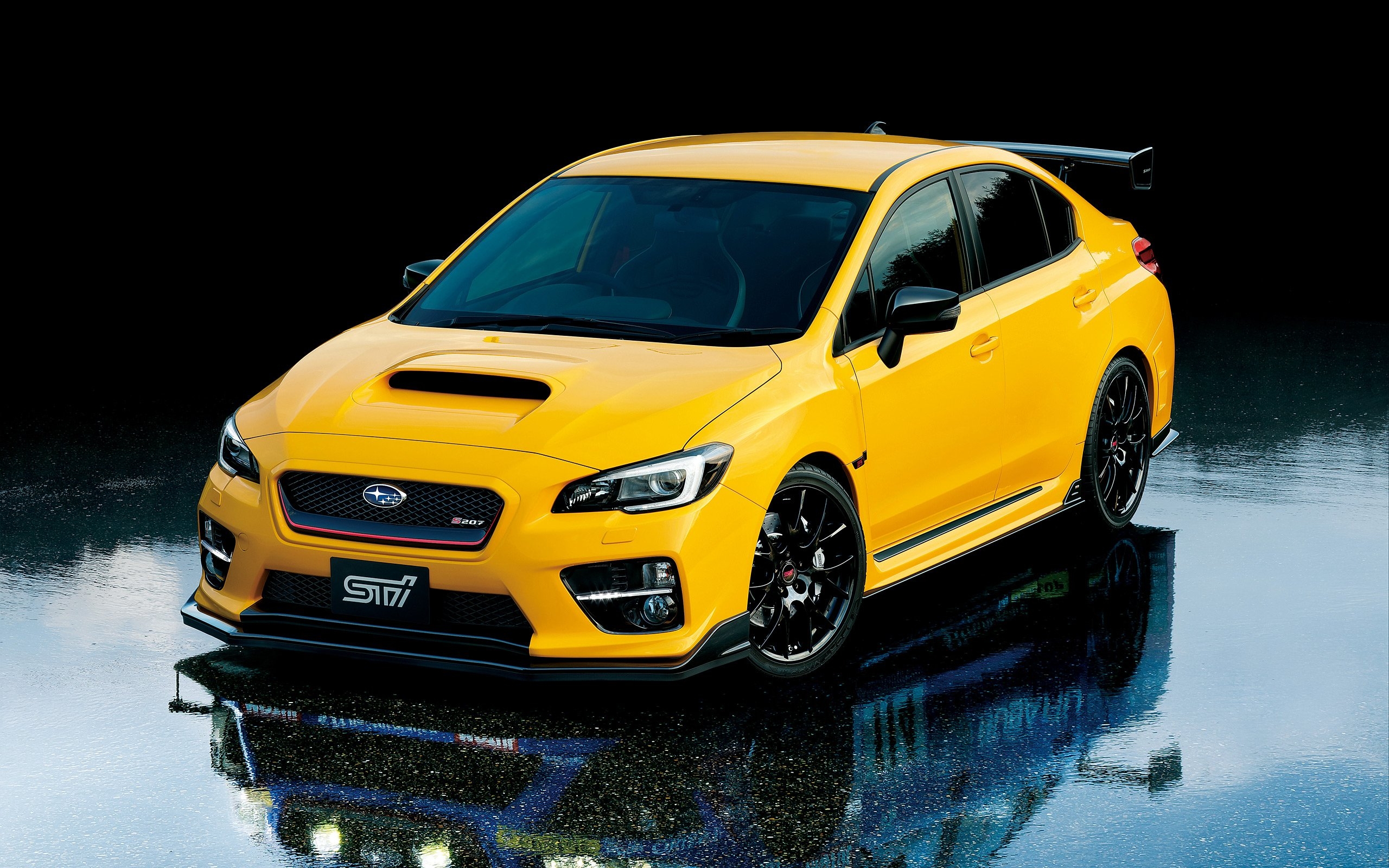 Бесплатное фото Subaru wrx sti s207 желтого цвета