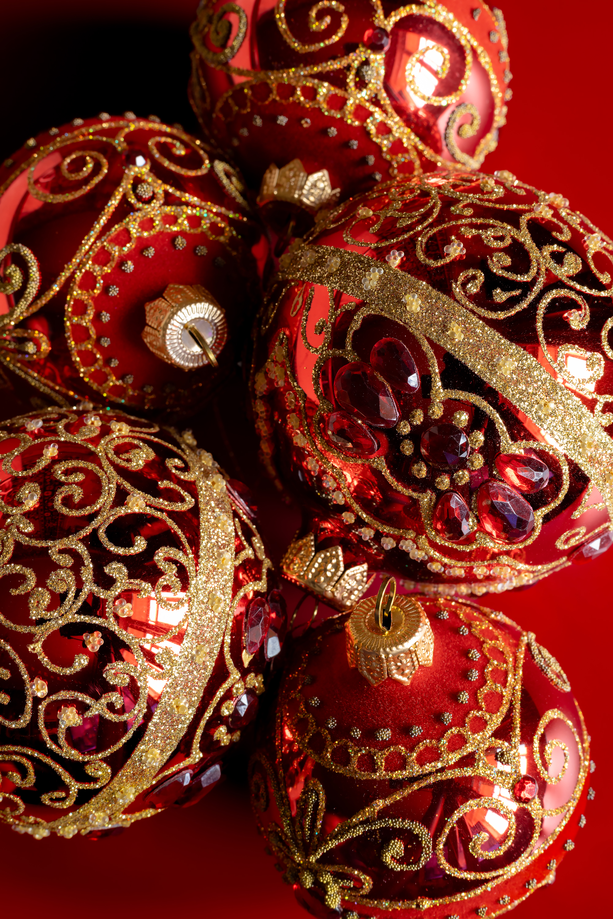 Новогодние красные с золотом шары