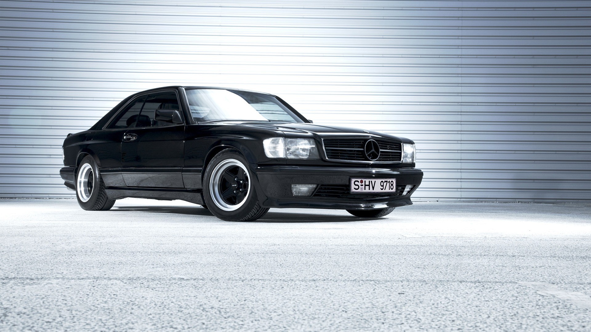 Free photo Mercedes Benz w126 coupe