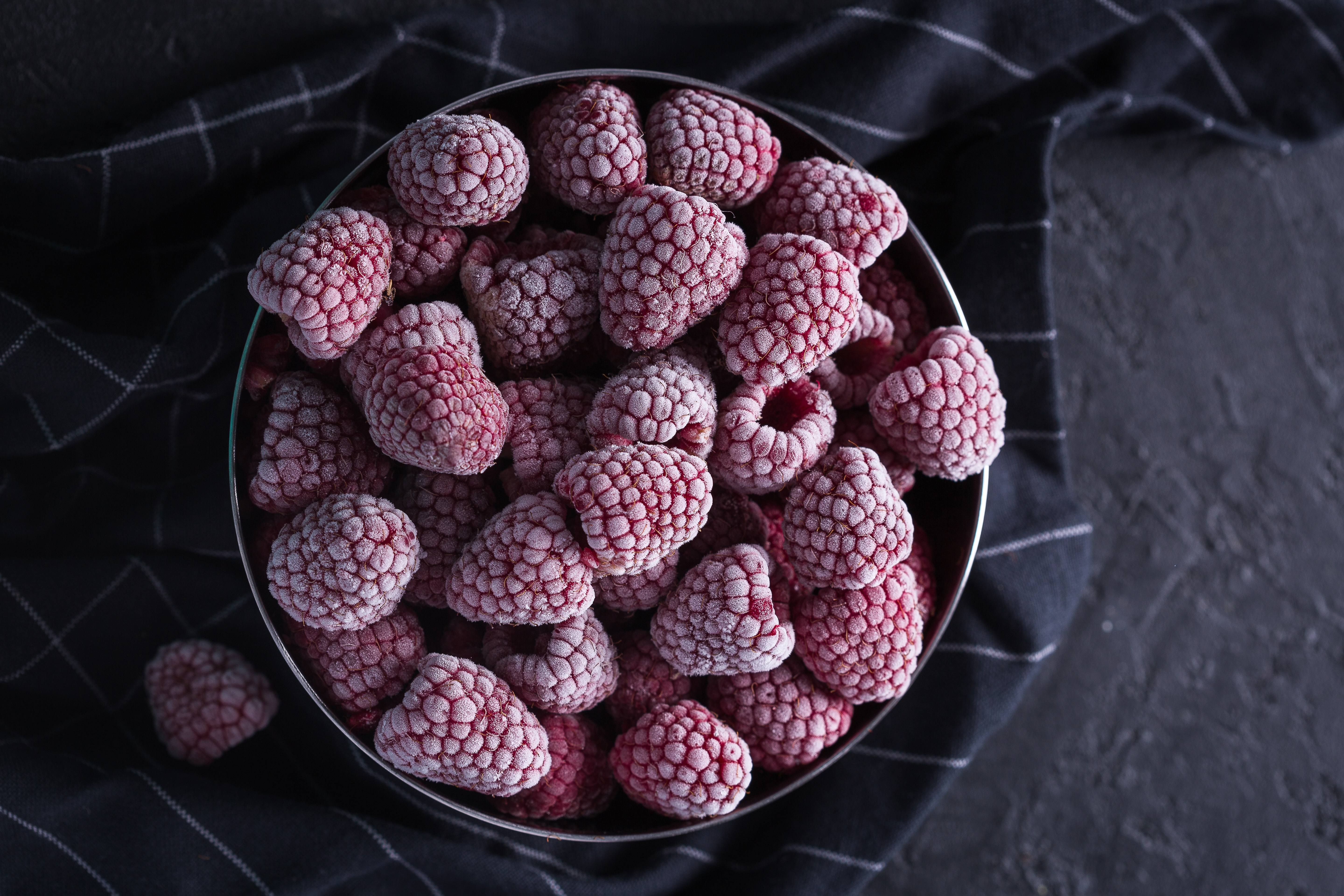 Wallpapers wallpaper frozen raspberry bowl on the desktop