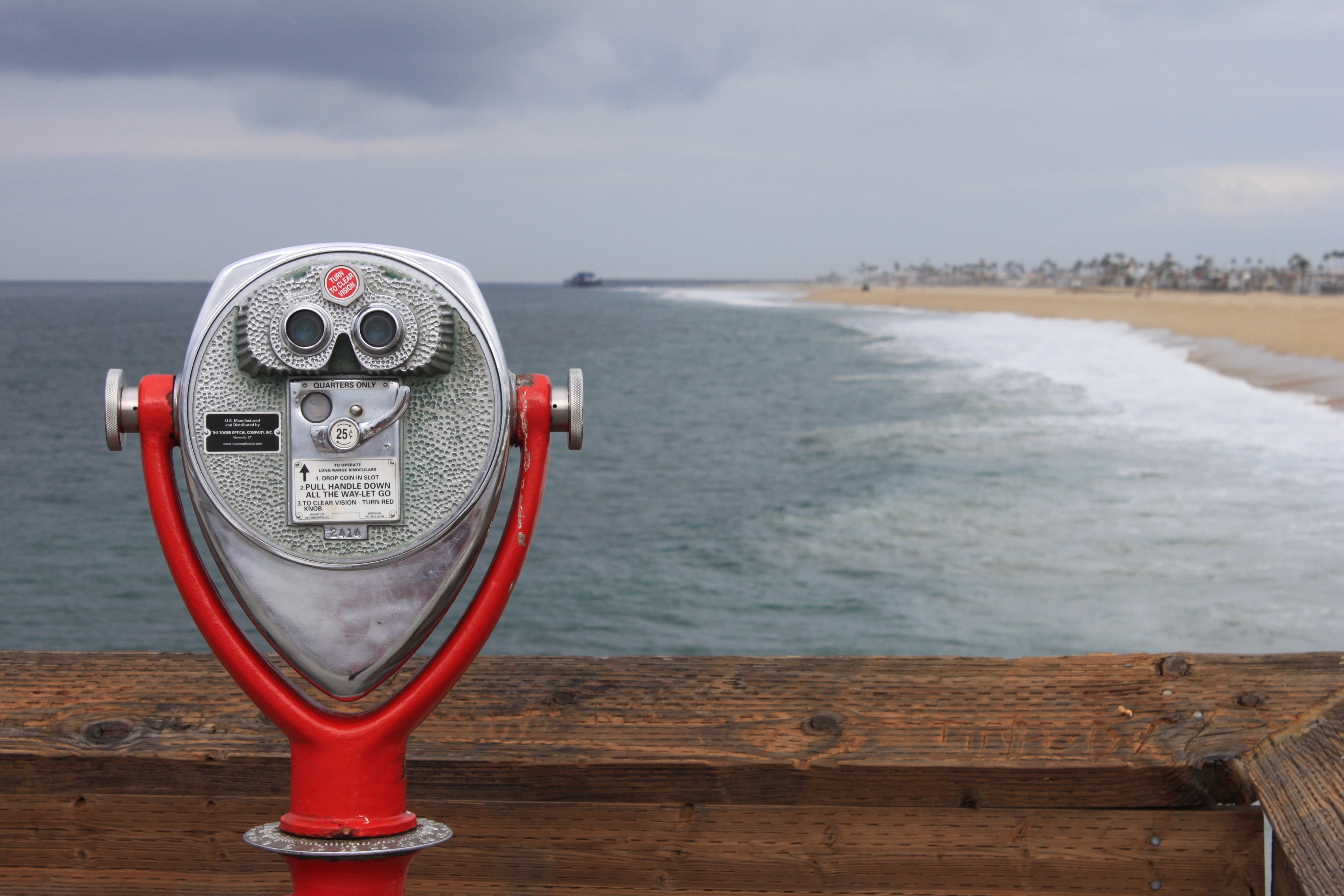 Free photo Binoculars at the seashore