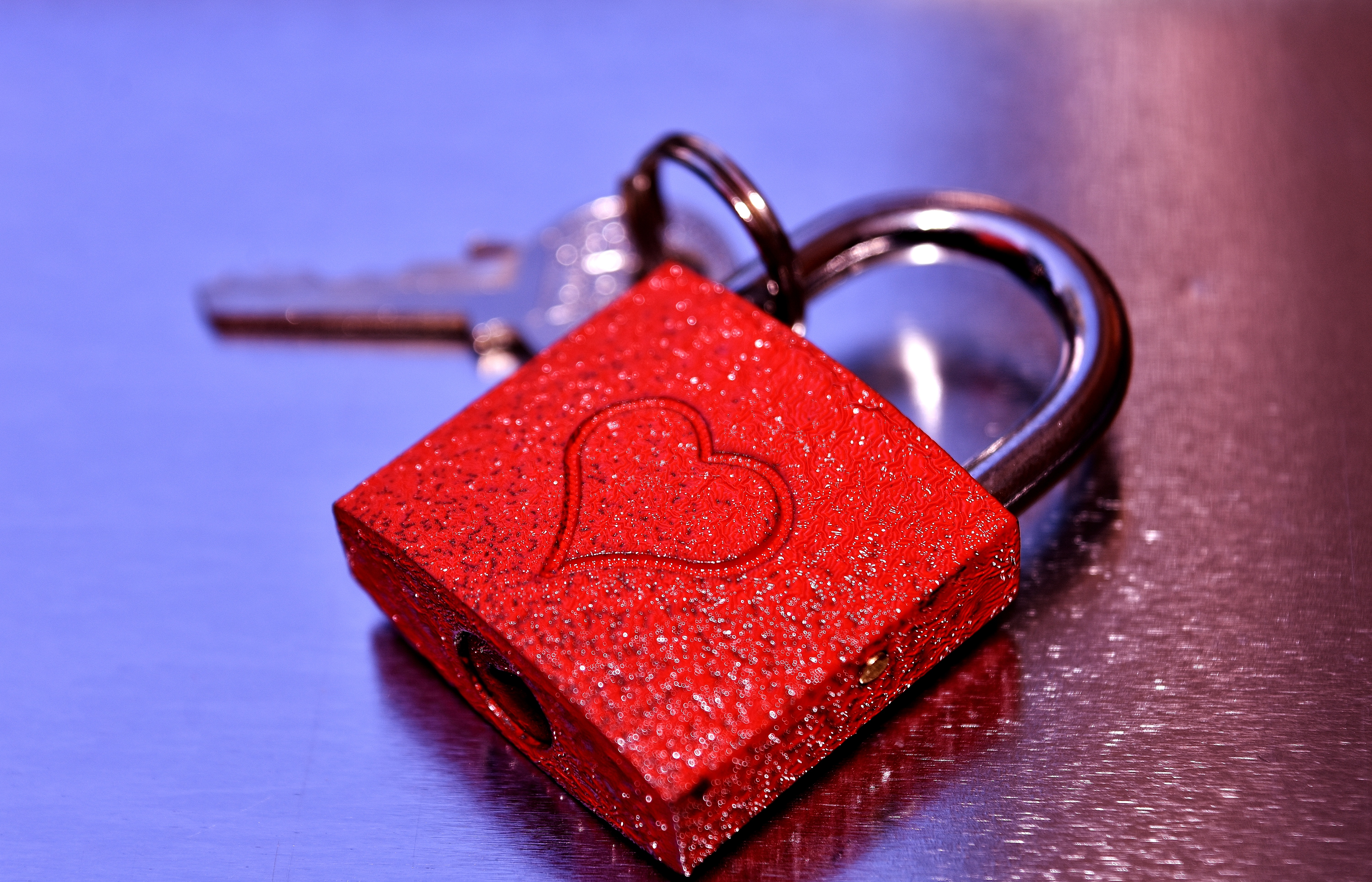 Wallpapers lock heart love on the desktop