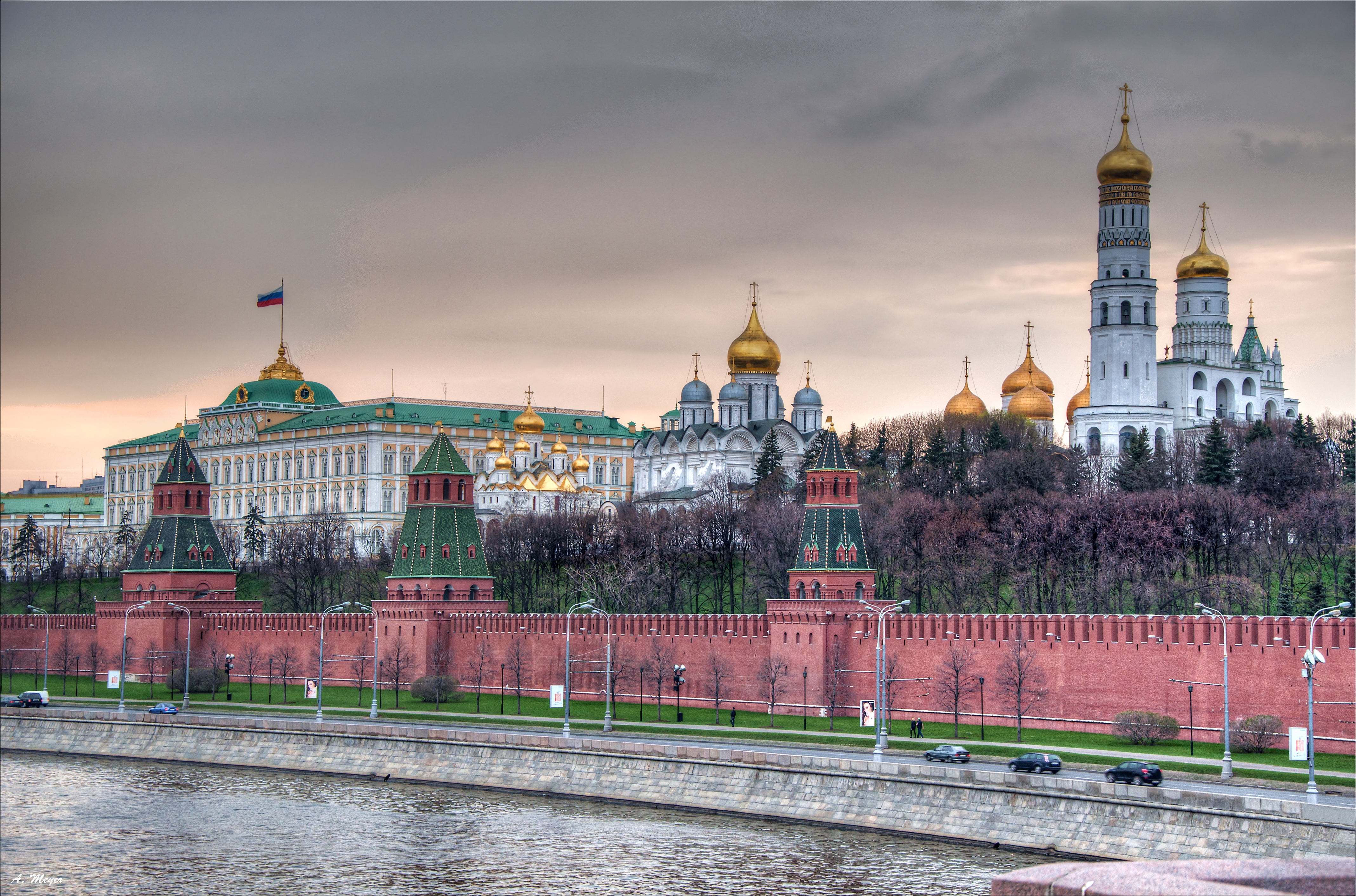 Wallpapers hdr Moscow river Russia on the desktop