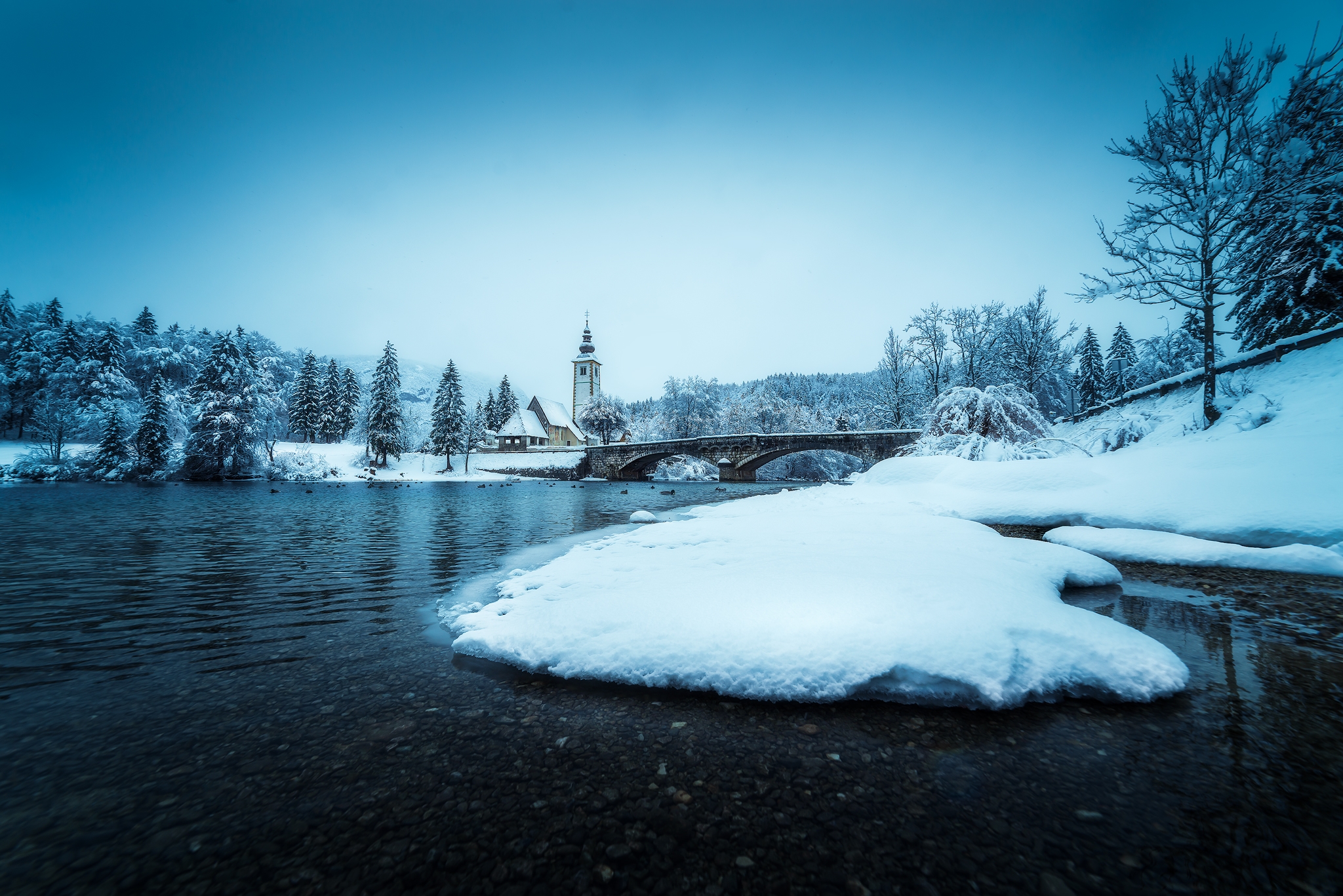 桌面上的壁纸斯洛文尼亚 冬季 河流