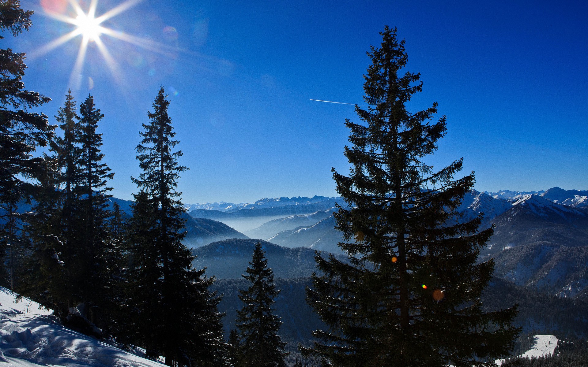 Free photo Mountain landscape on a sunny afternoon