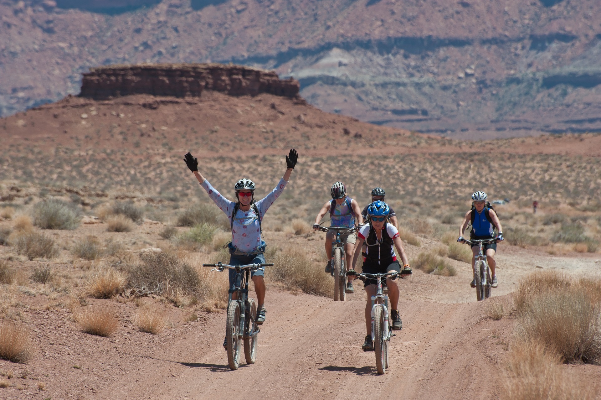 Wallpapers cycling soil mountains on the desktop