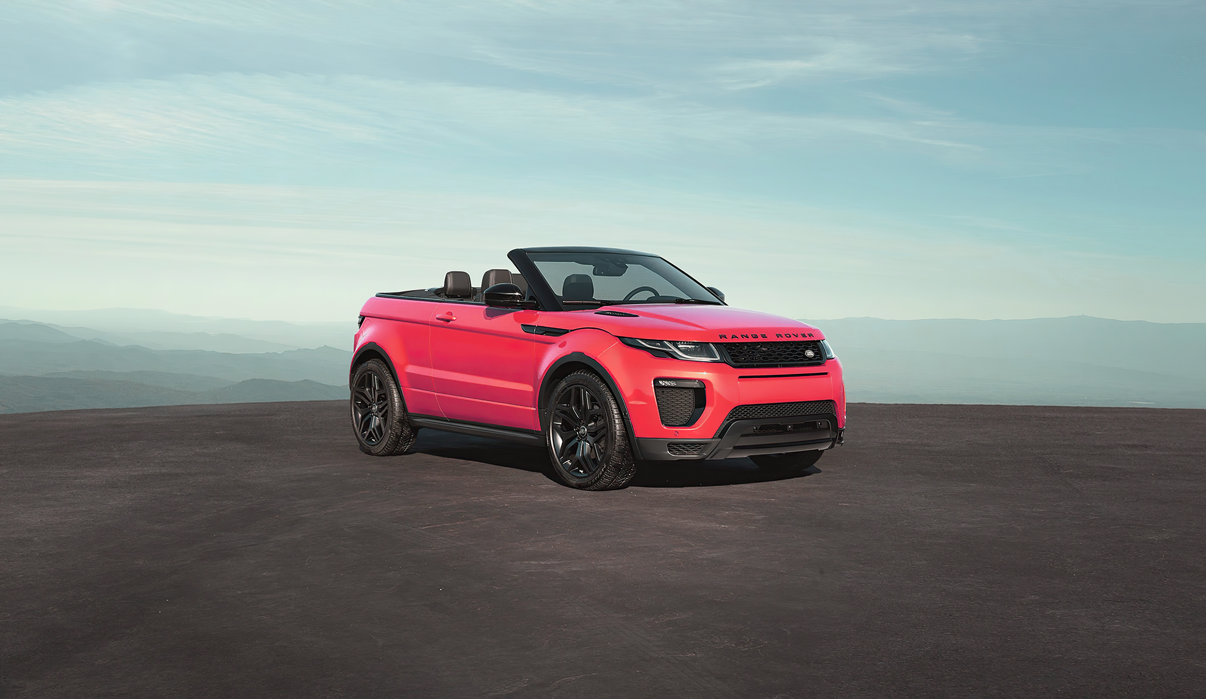 Free photo Red range rover evoque convertible.