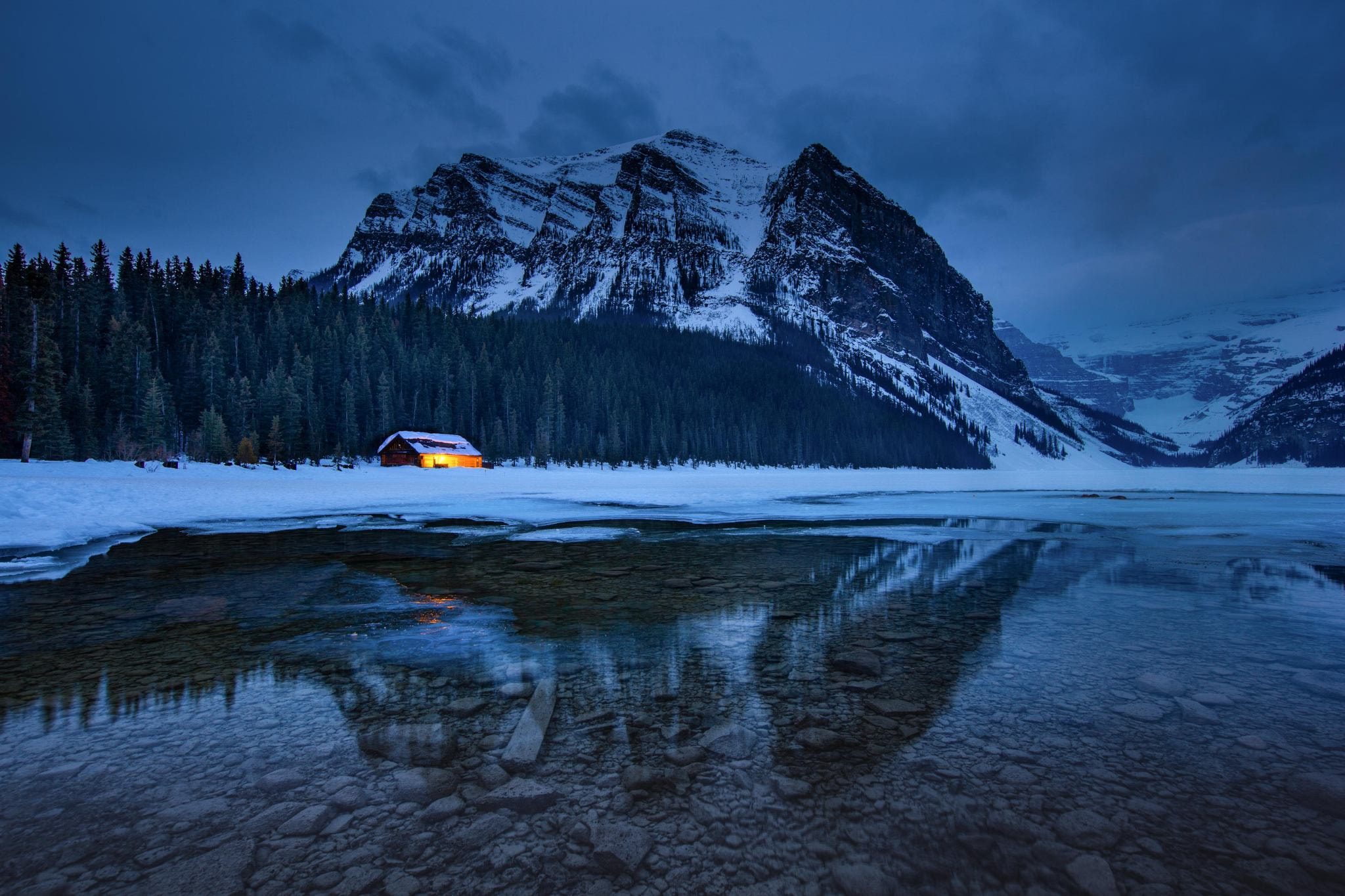 Обои Lake Louise ночь дом на рабочий стол