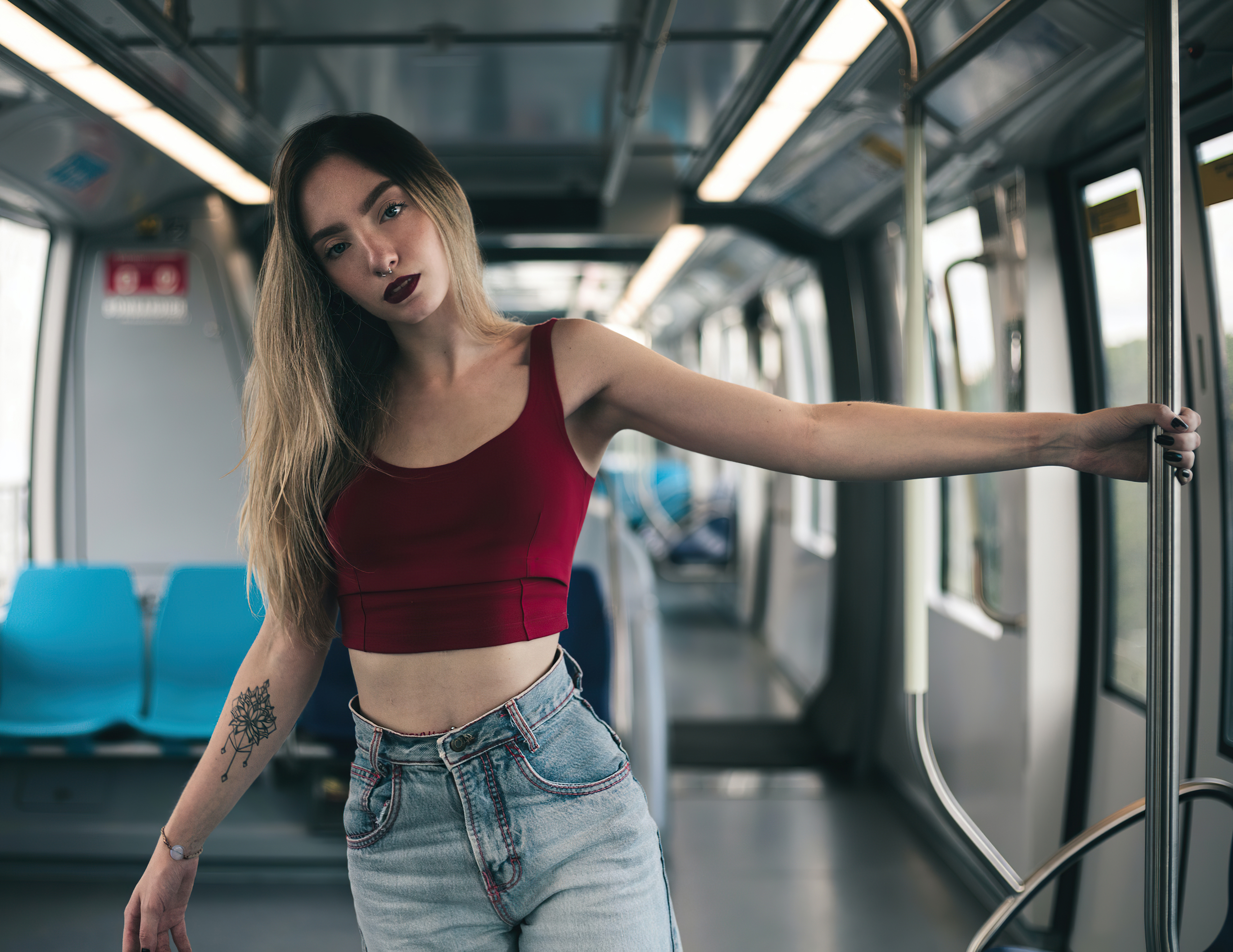 Free photo Beautiful girl in a red top