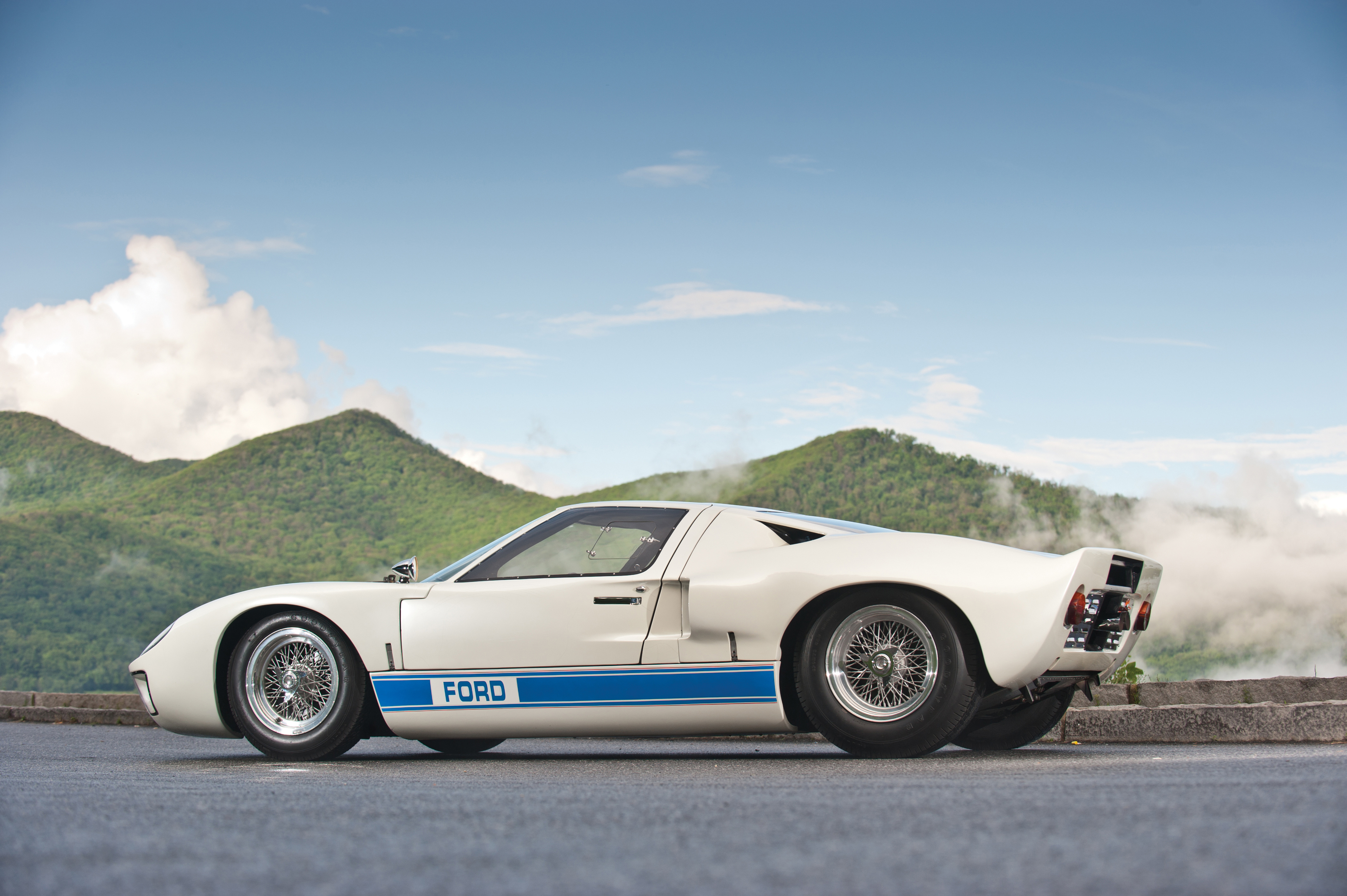 A white Ford Gt40
