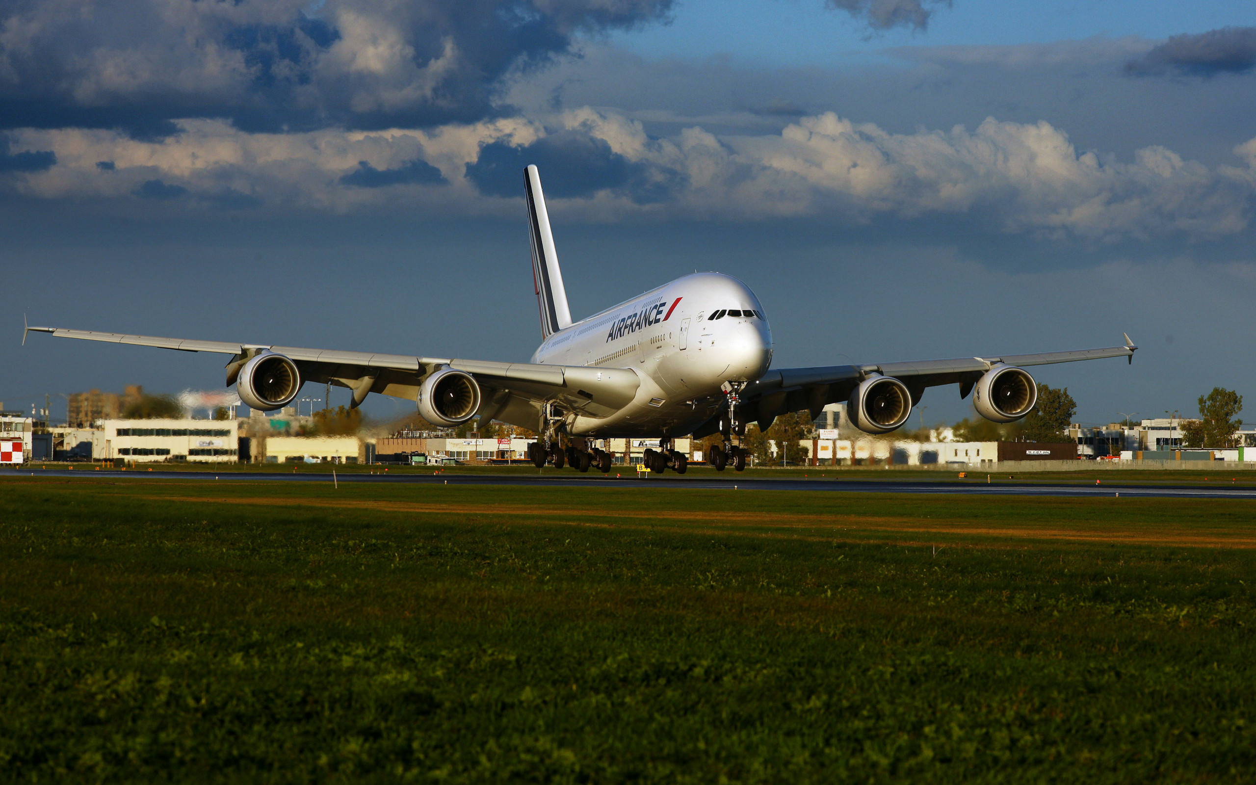 Free photo Boeing on the runway