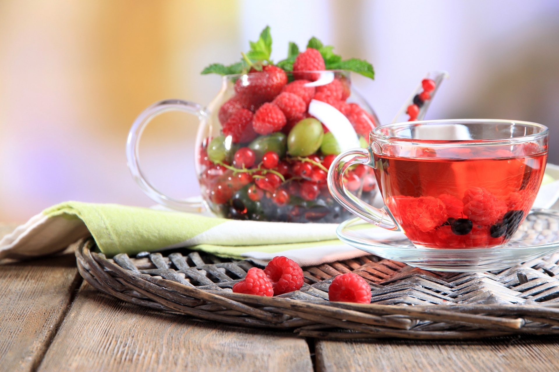 Wallpapers raspberries tea fruits on the desktop