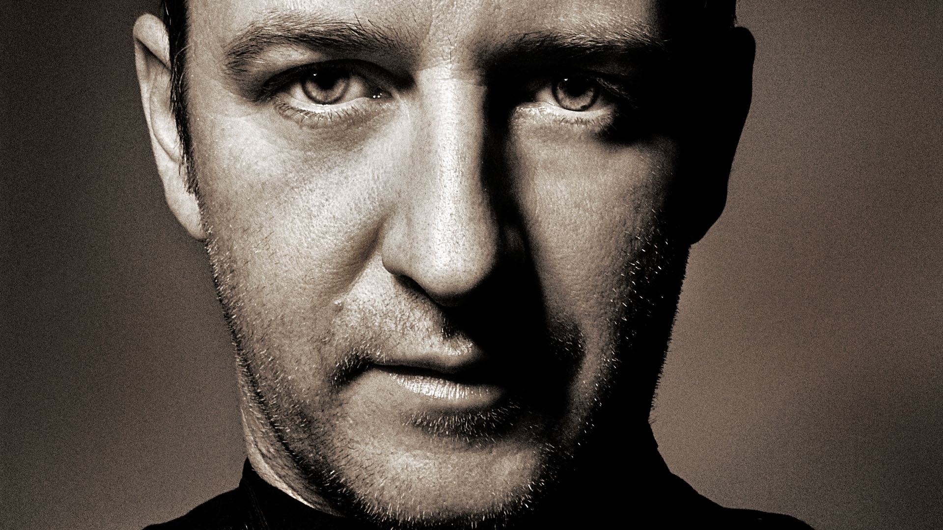 Обои Саша лицо смотрит на рабочий стол