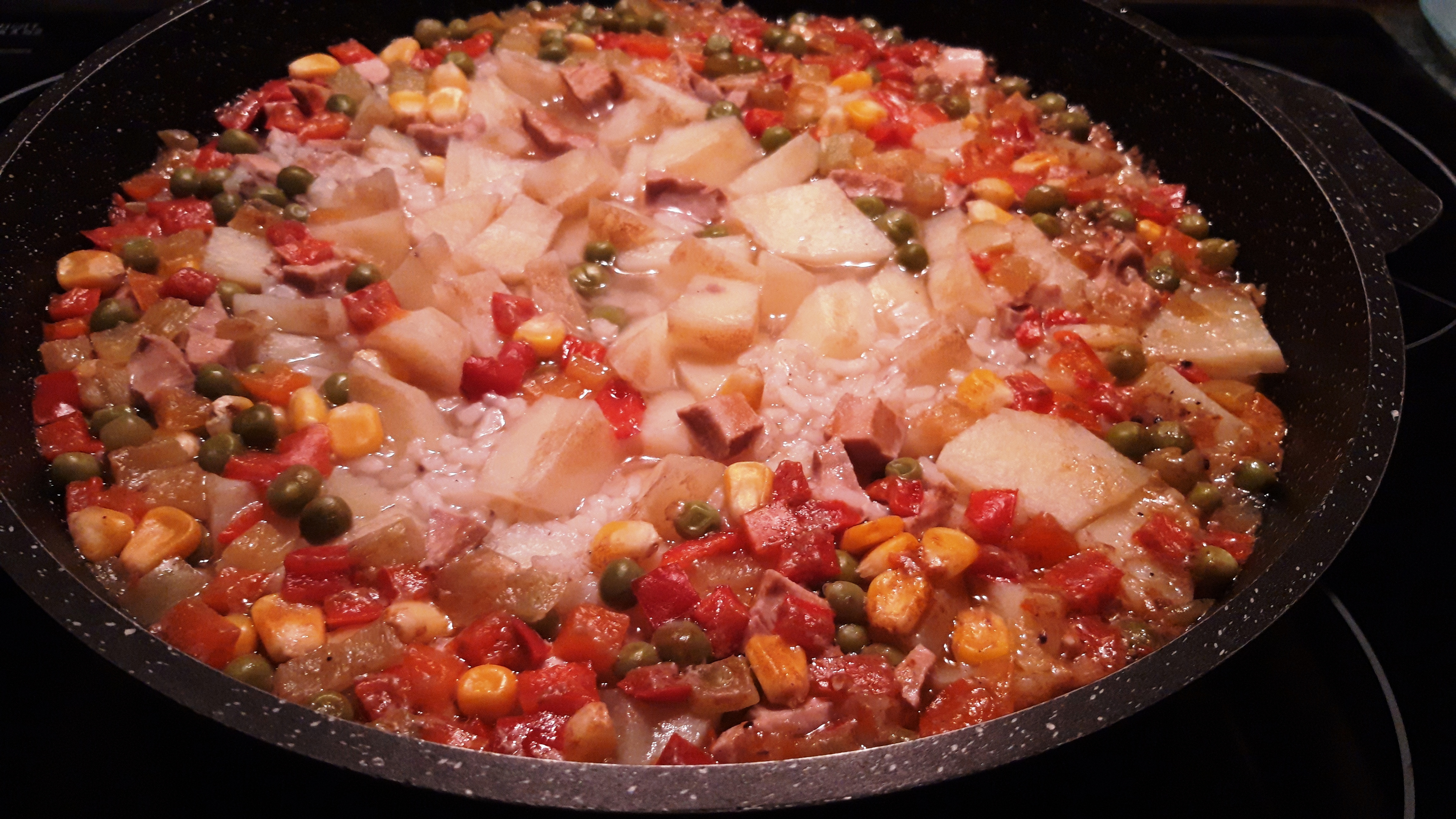 Картофель с рисом и овощами