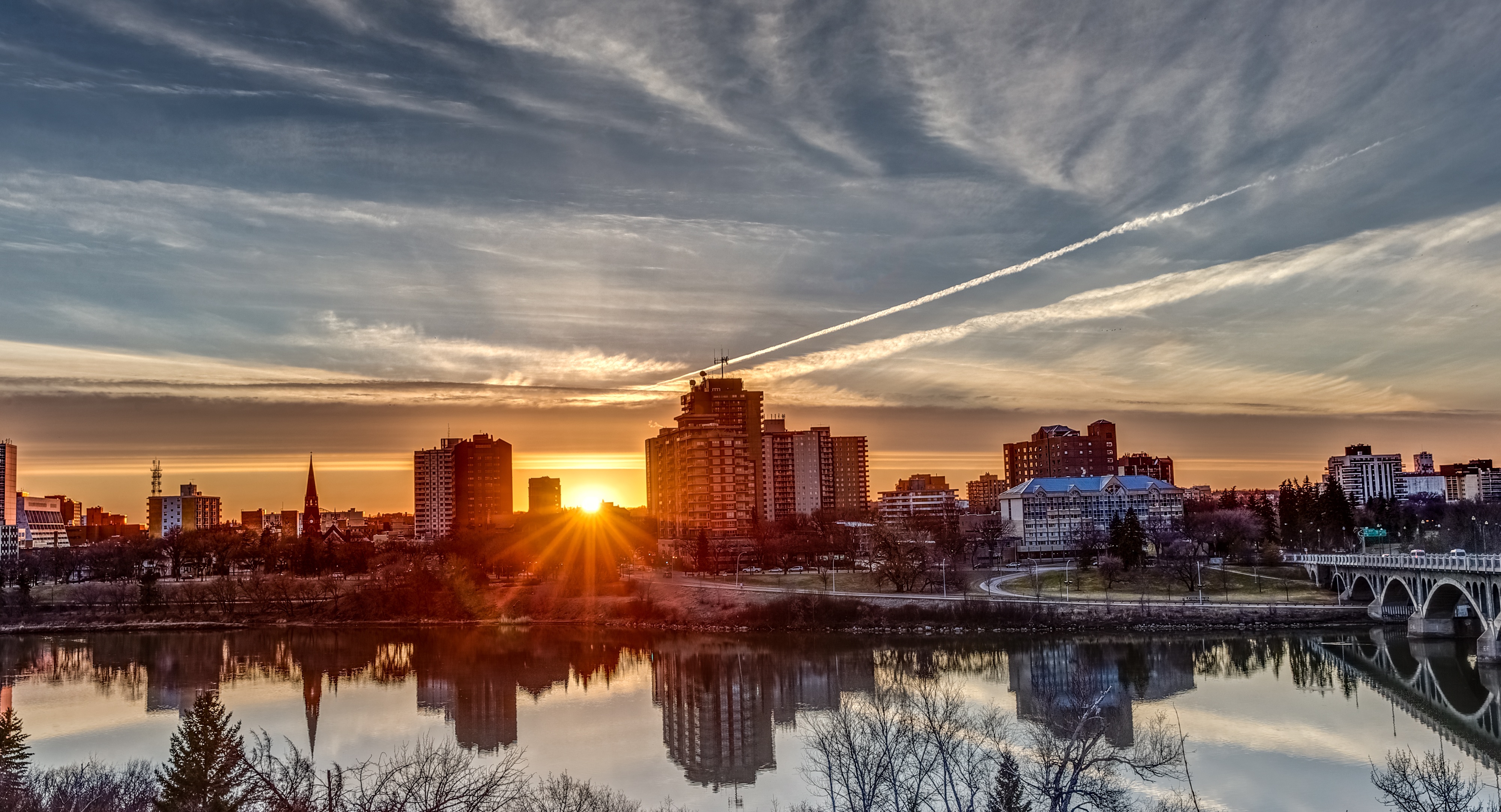 Free photo The city at sunset