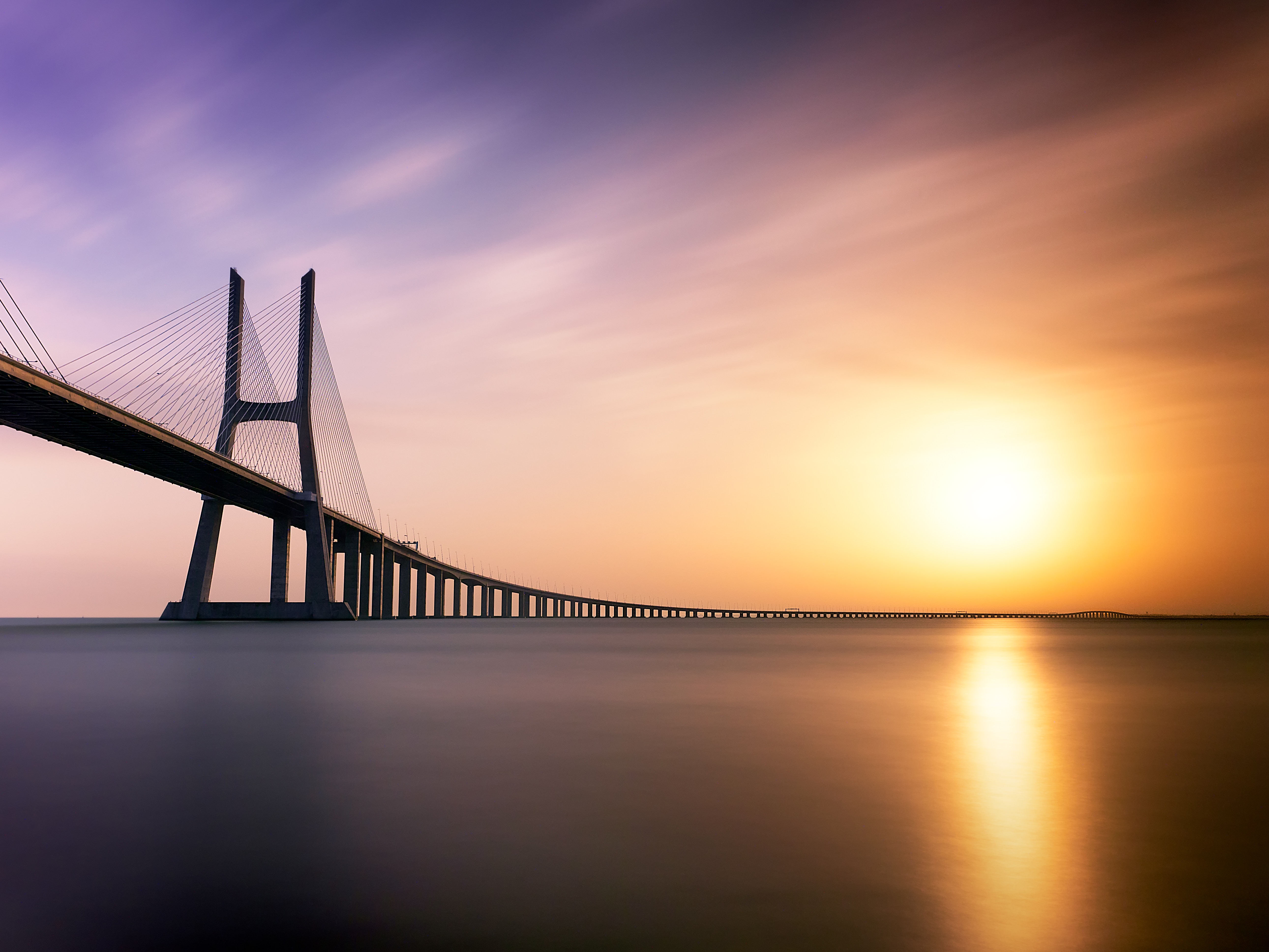 Free photo The bridge over the water on a sunny evening