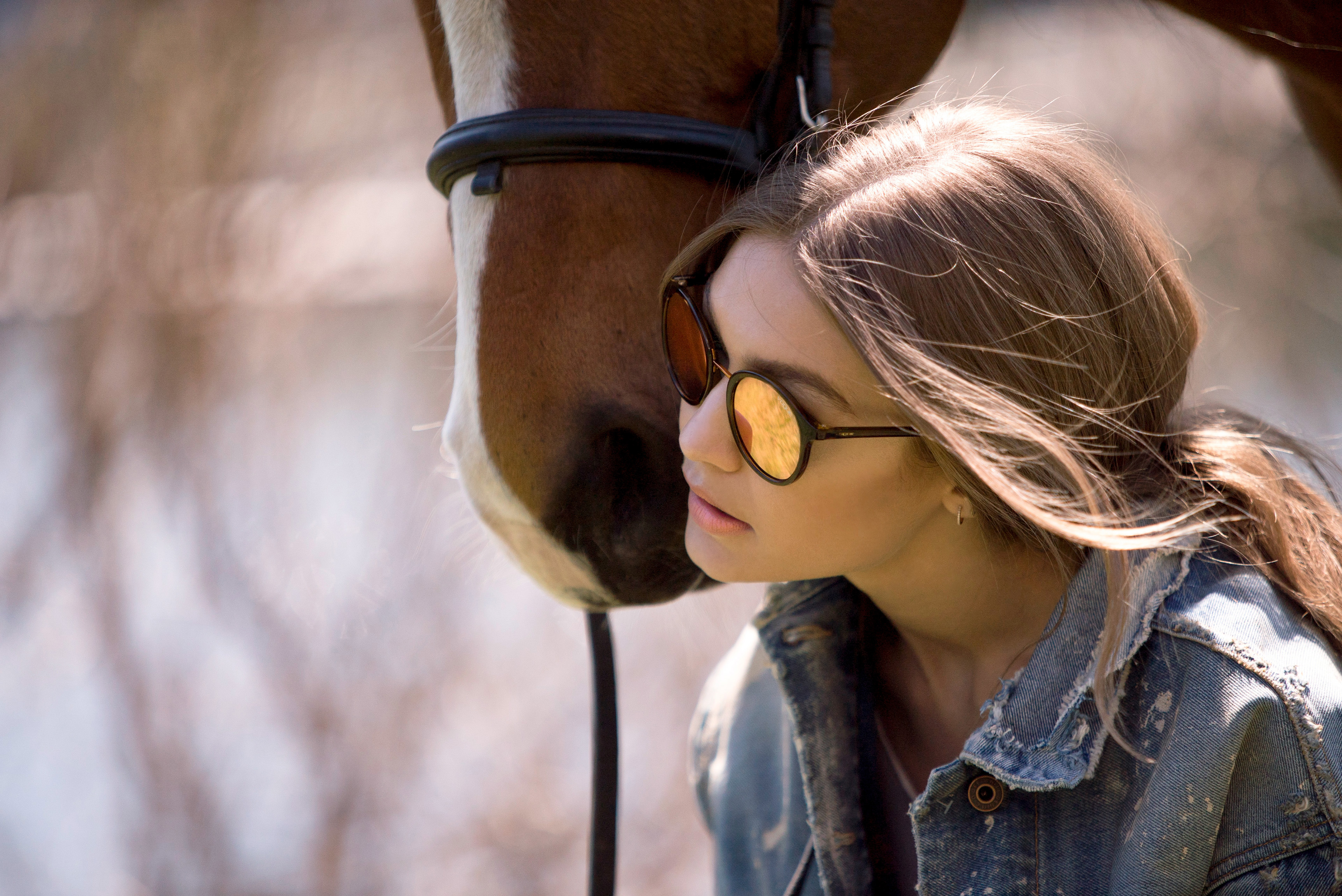 Free photo Gigi Hadid with a horse