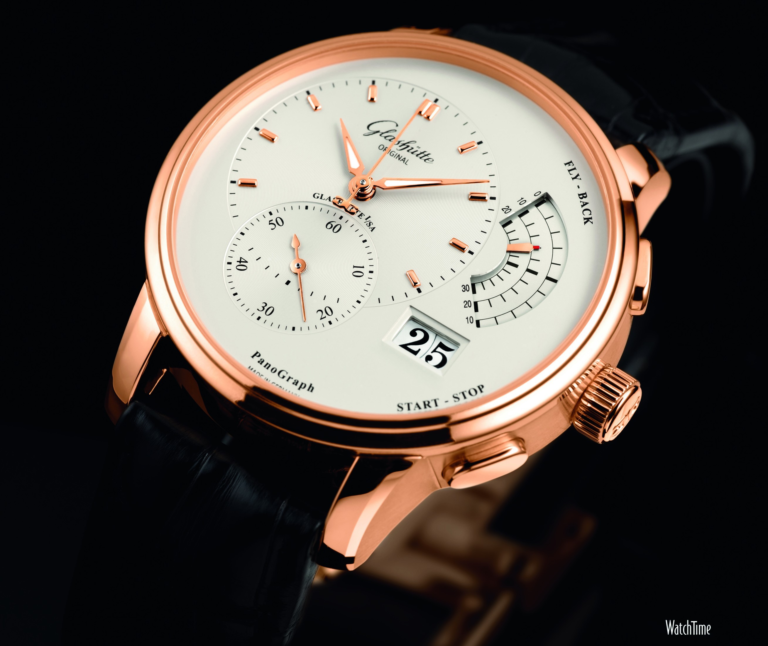 Free photo An elegant Glashutte watch with a chronograph and a white dial.