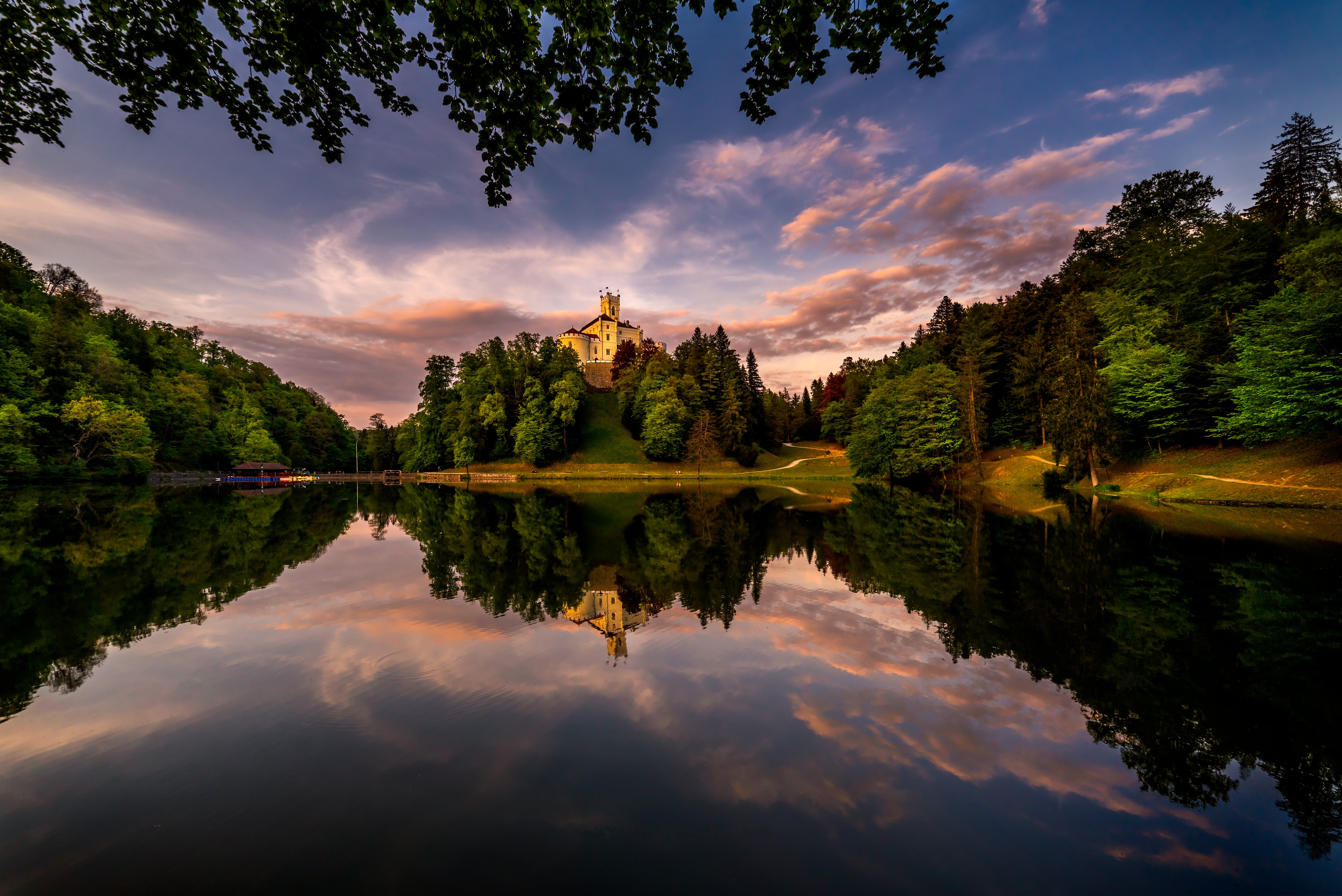 Free photo Beautiful wallpaper croatia, trakoscan castle for phone