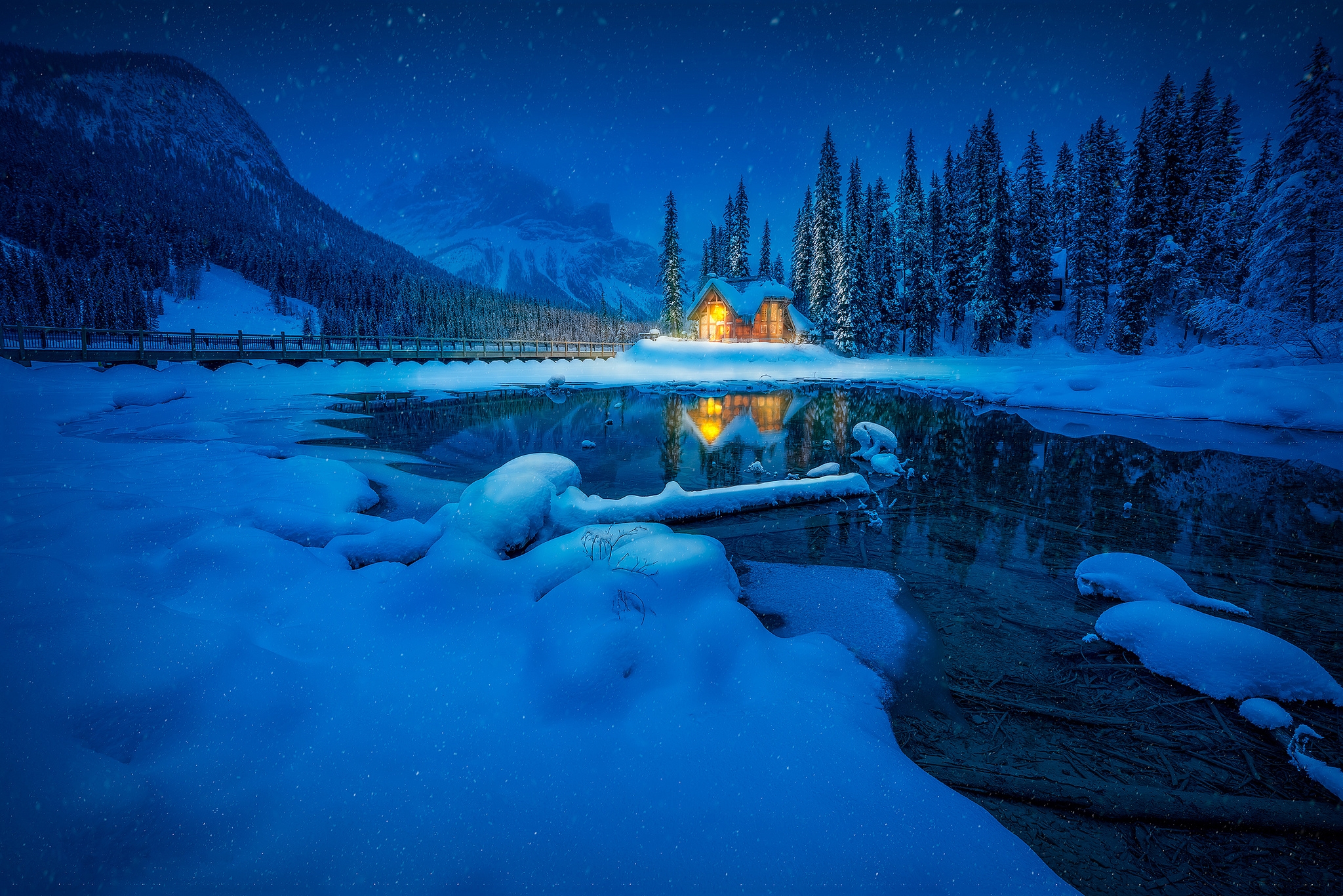 Wallpapers house night Yoho National Park on the desktop