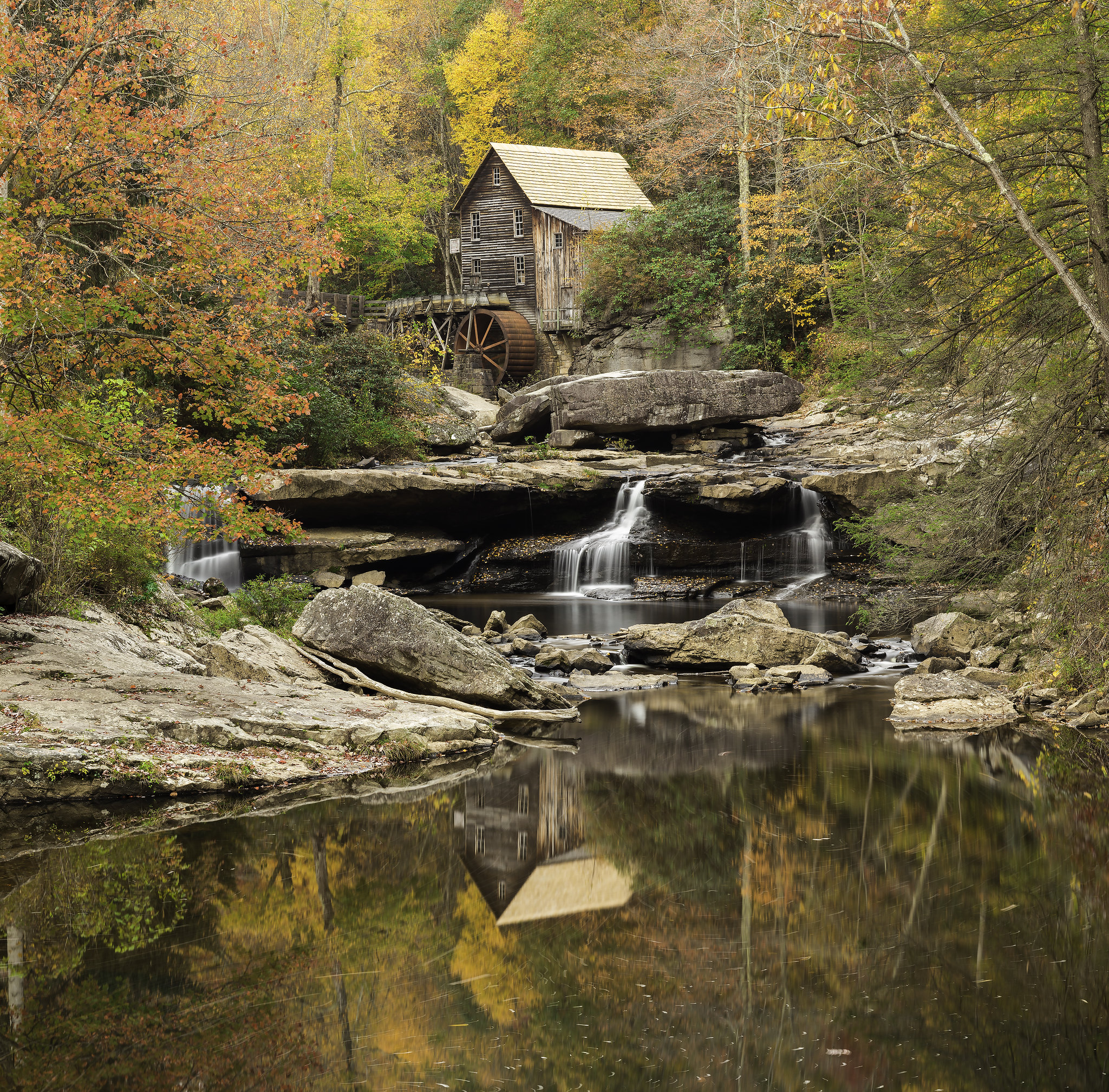 Обои Glade Creek Grist Mill Babcock State Park осень на рабочий стол