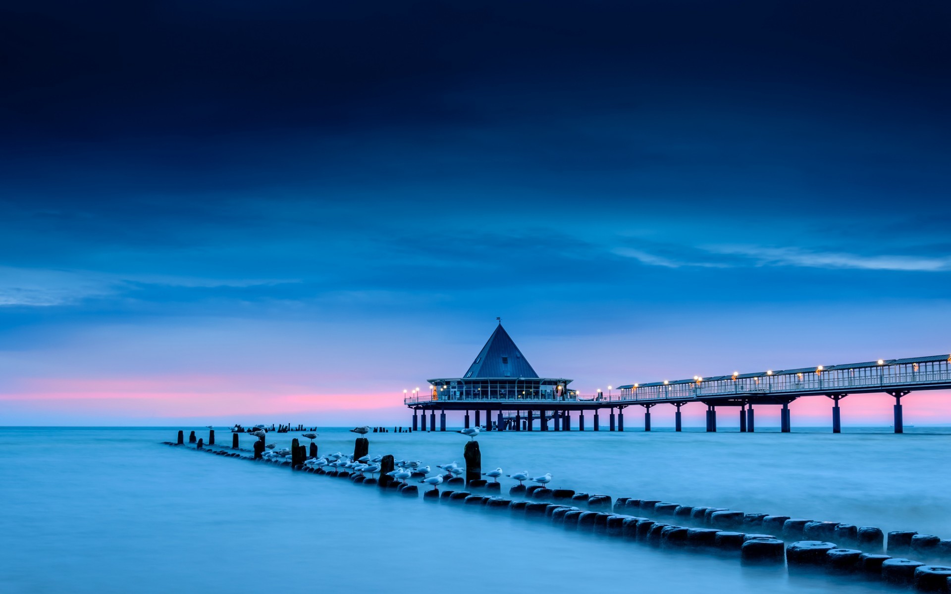 Free photo The pier at sunset