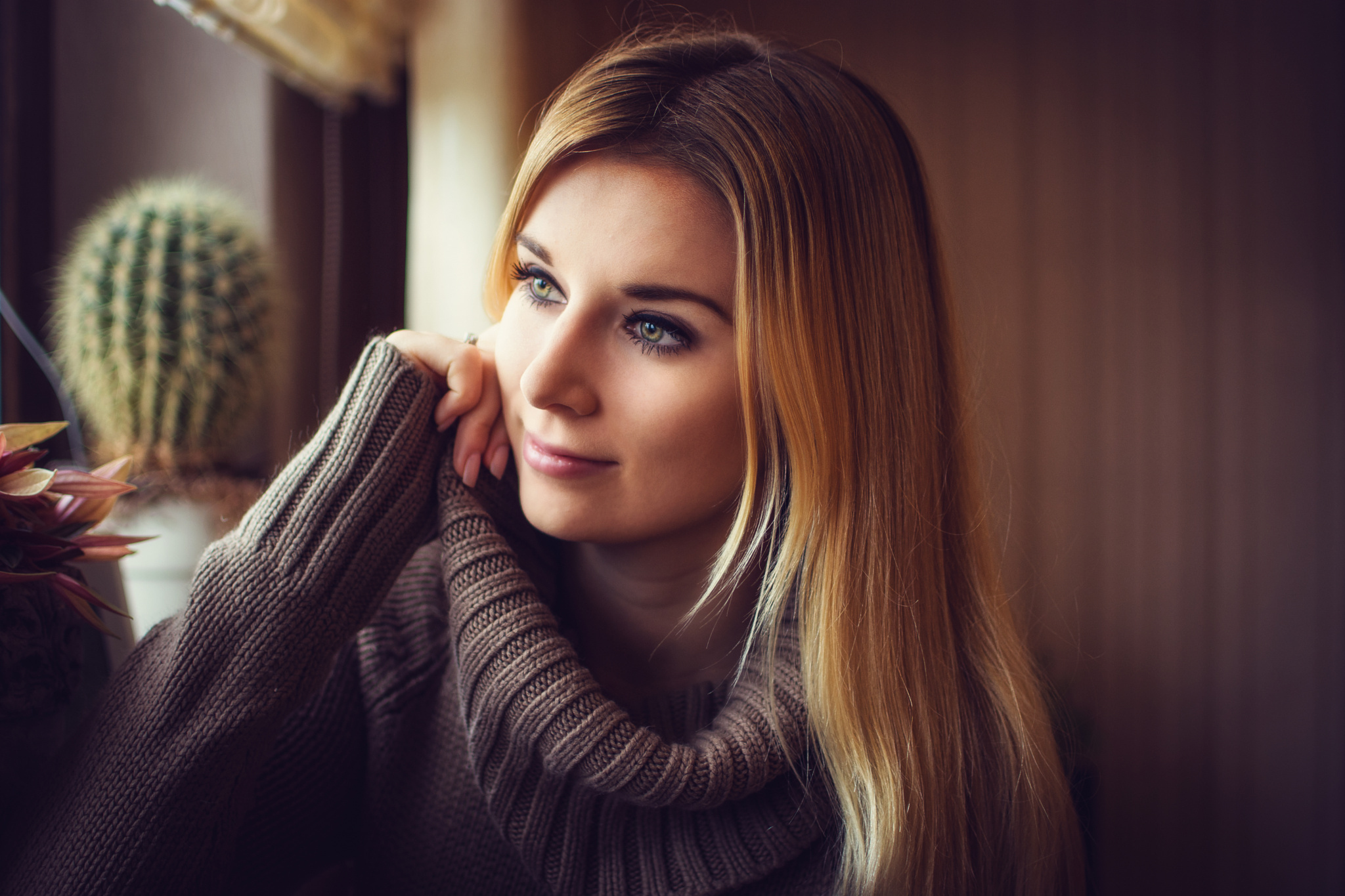 Wallpapers women blond sweater on the desktop