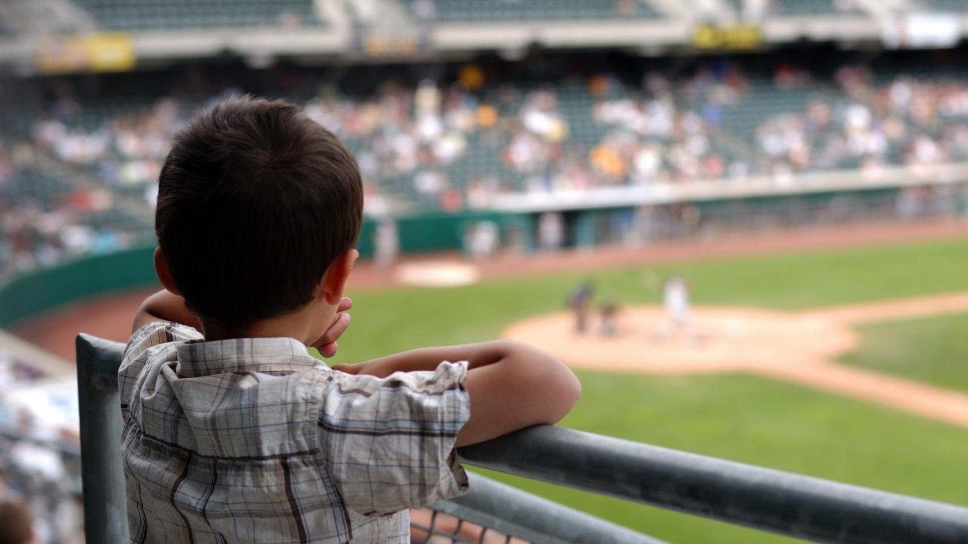 Wallpapers sports field baby on the desktop