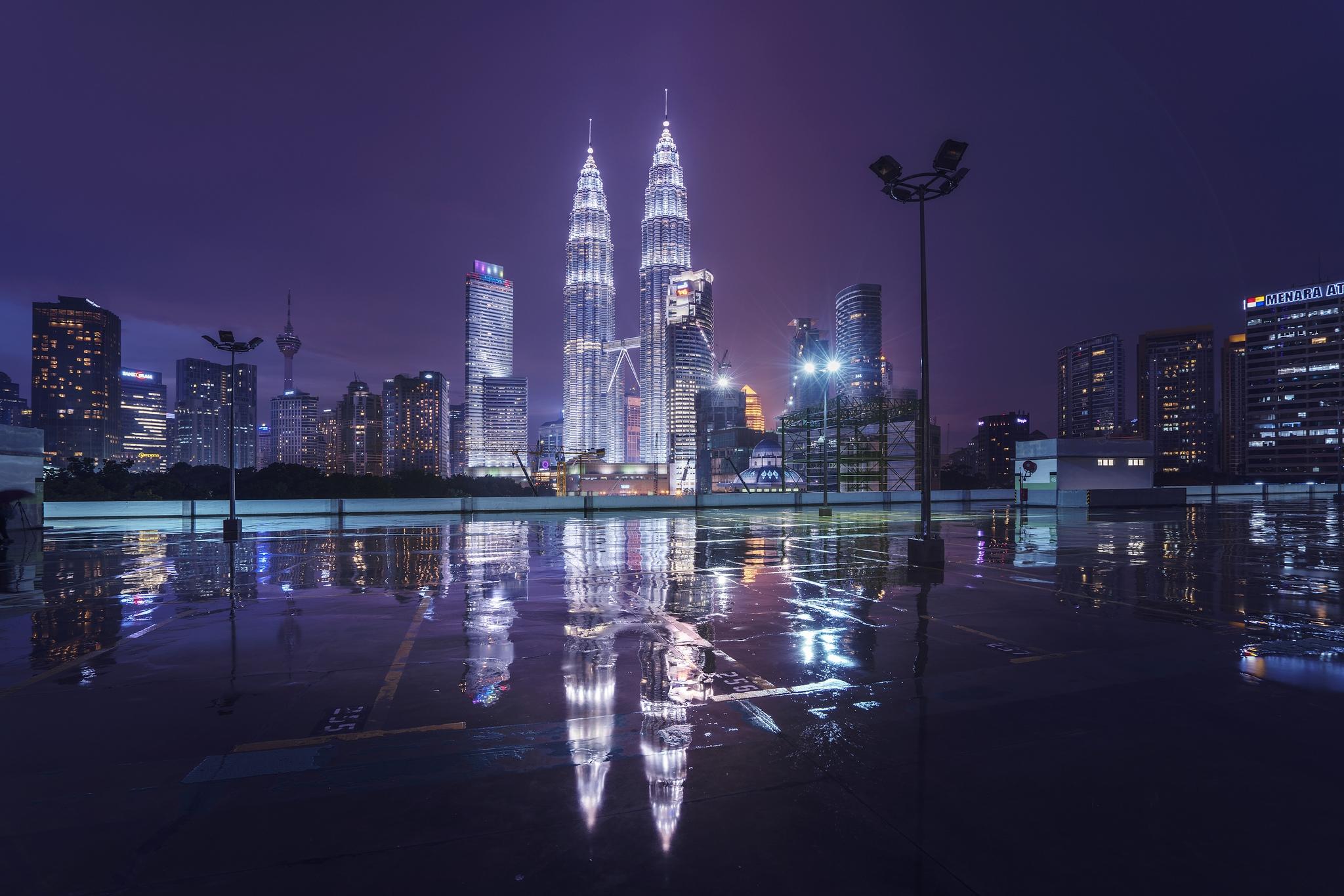 Wallpapers The Petronas Twin Towers Kuala Lumpur Malaysia on the desktop